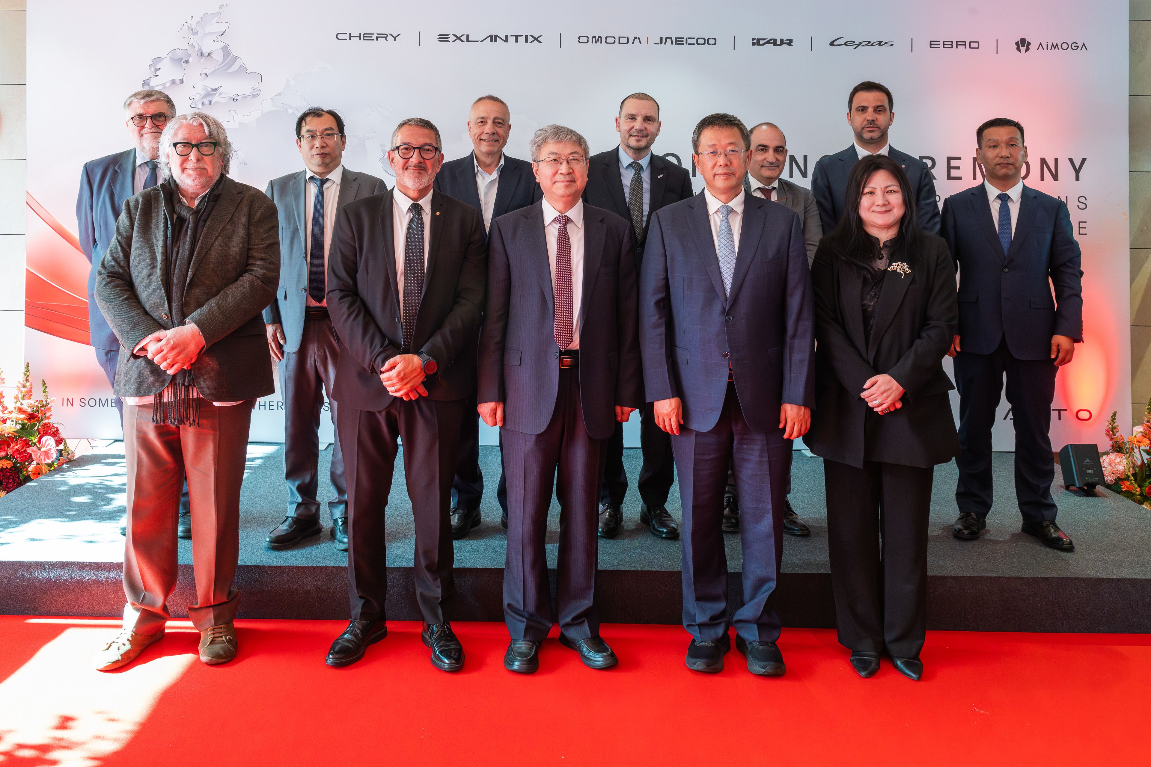 El conseller de Empresa i Treball de la Generalitat, Miquel Sàmper; l'alcalde de Cornellà, Antonio Balmón, i el delegat especial de l'Estat en el Consorci de la Zona Franca de Barcelona (CZFB), Pere Navarro, entre altres | Europa Press