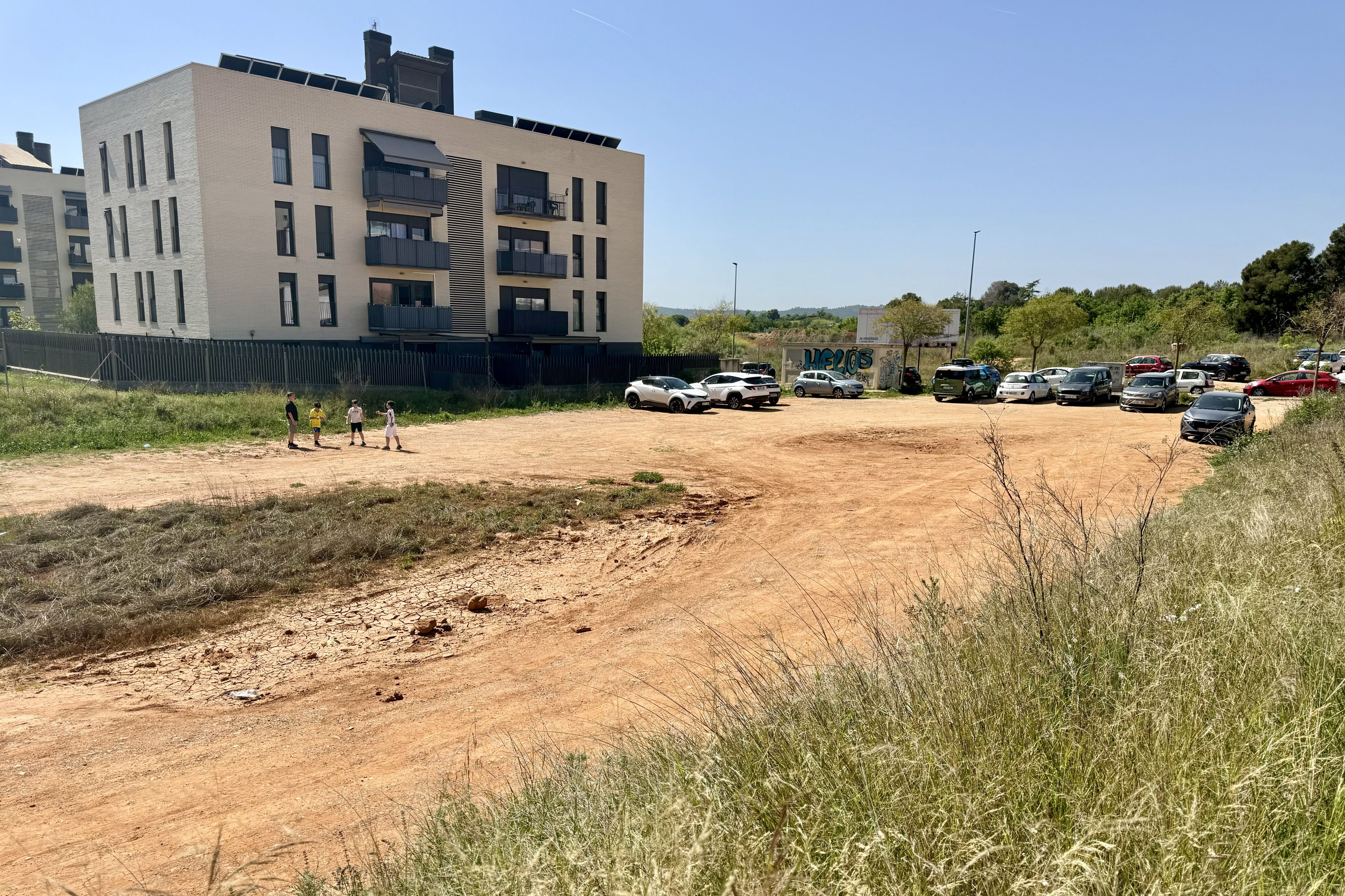 Un dels solars on es projectarà una promoció d'habitatge públic, al barri de Can Llong de Sabadell | Albert Segura (ACN)