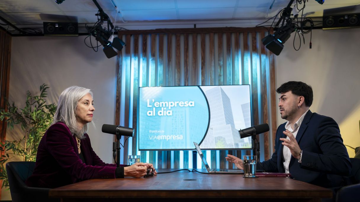 Isabel Nogueroles i Carlos Rojas conversen durant l'entrevista a 'L'empresa al dia' | Mireia Comas Isabel Nogueroles i Carlos Rojas conversen durant l'entrevista a 'L'empresa al dia' | Mireia Comas