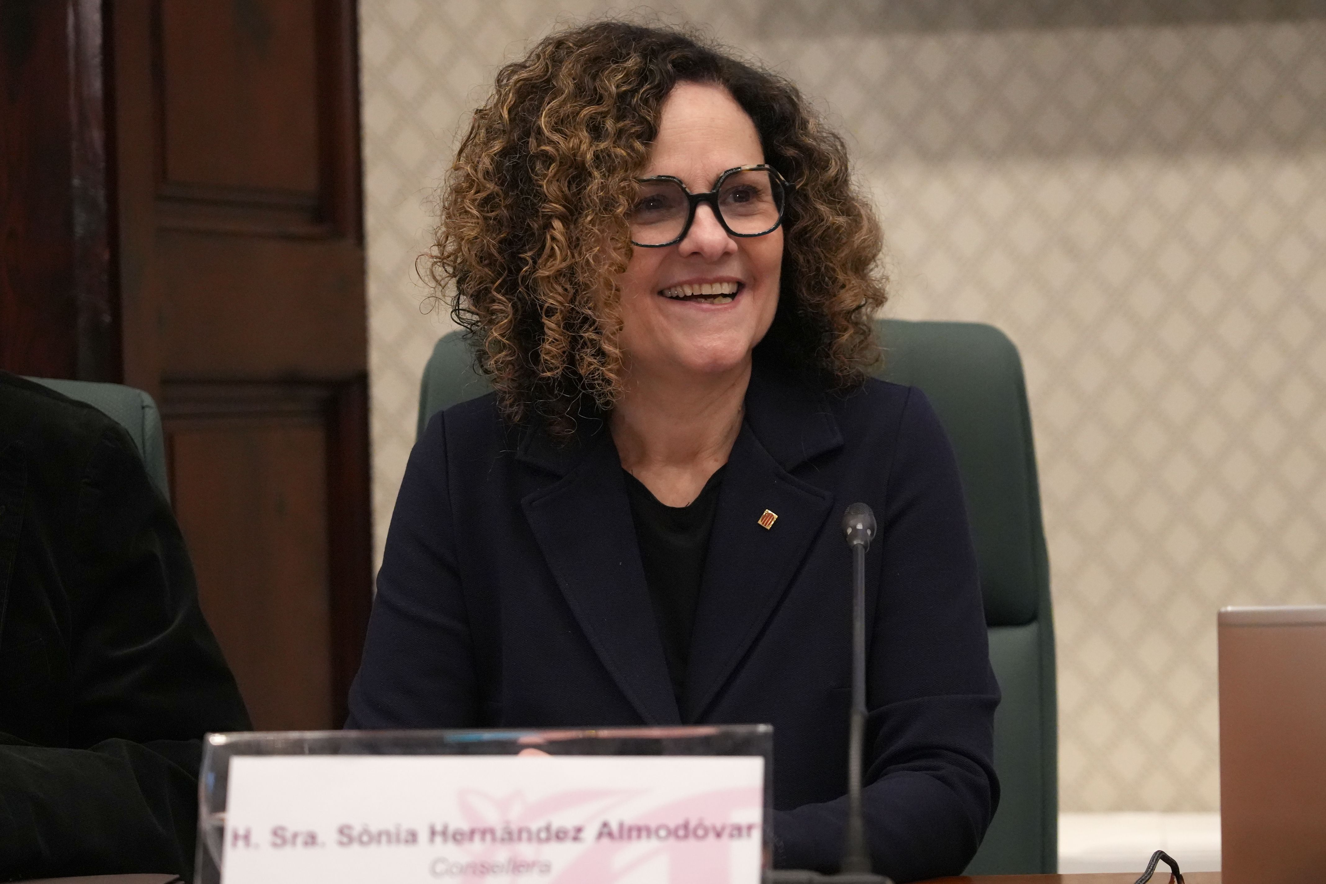 La consellera de Cultura, Sònia Hernández, en una compareixença en comissió al Parlament | Nico Tomás (ACN)