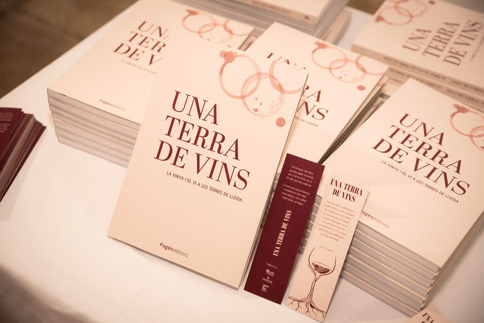 Una terra de vins, una publicació que recorre la identitat vitivinícola de les Terres de Lleida | Cedida