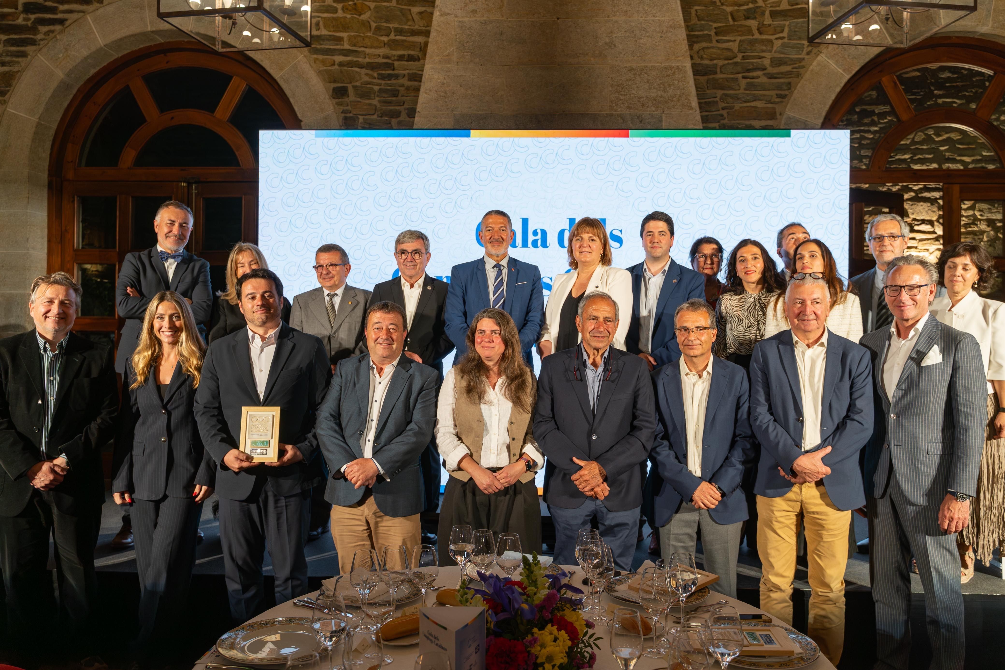 Fotografia de grup dels guardonats a la Gala dels Càmpings Catalans | Cedida
