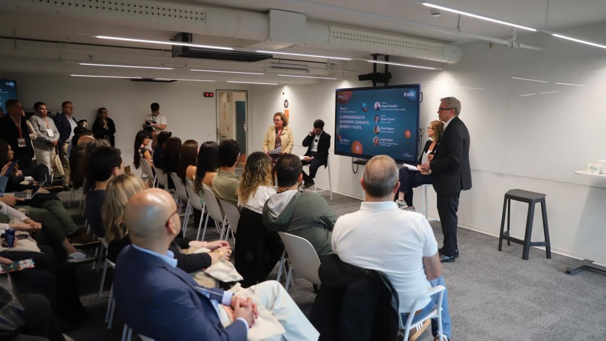 Los cuatro ponentes de la segunda mesa redonda sobre empleabilidad celebrada en el What Matters Fest 2026, de EADA Business School | Cedida