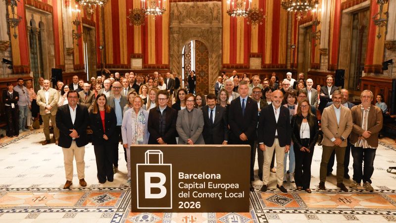 Foto de família de l'acte d'inauguració de Barcelona com a Capital Europea del Comerç Local 2026 | Cedida