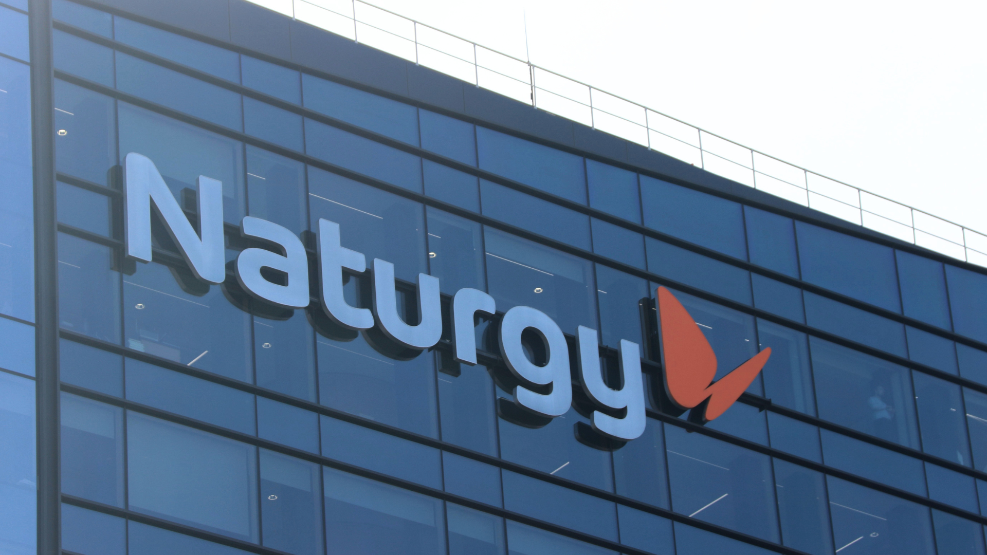 Logotip de Naturgy a la seu de la companyia a Madrid | Maria Asmarat (ACN)