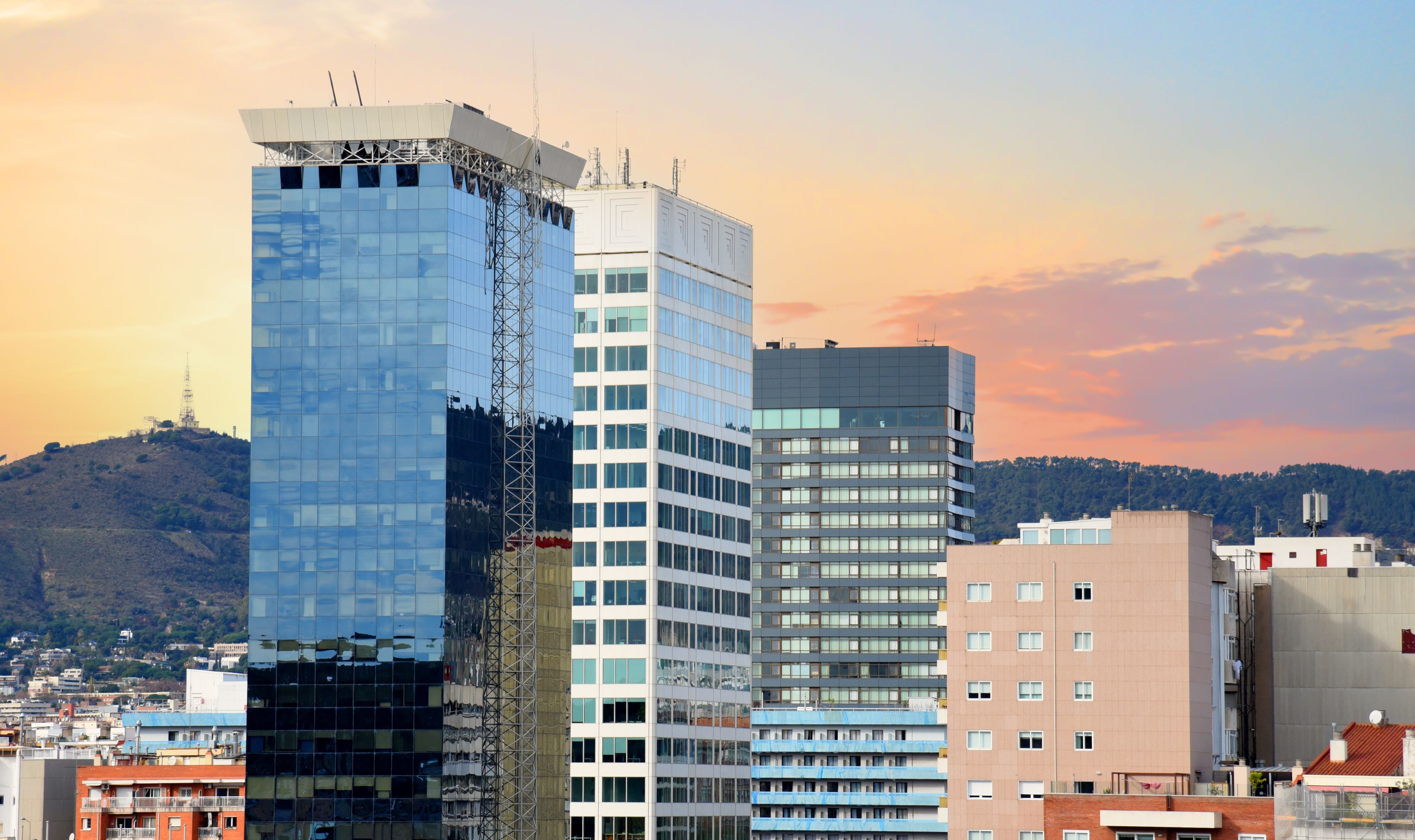 Façanes d'edificis corporatius a Barcelona | iStock