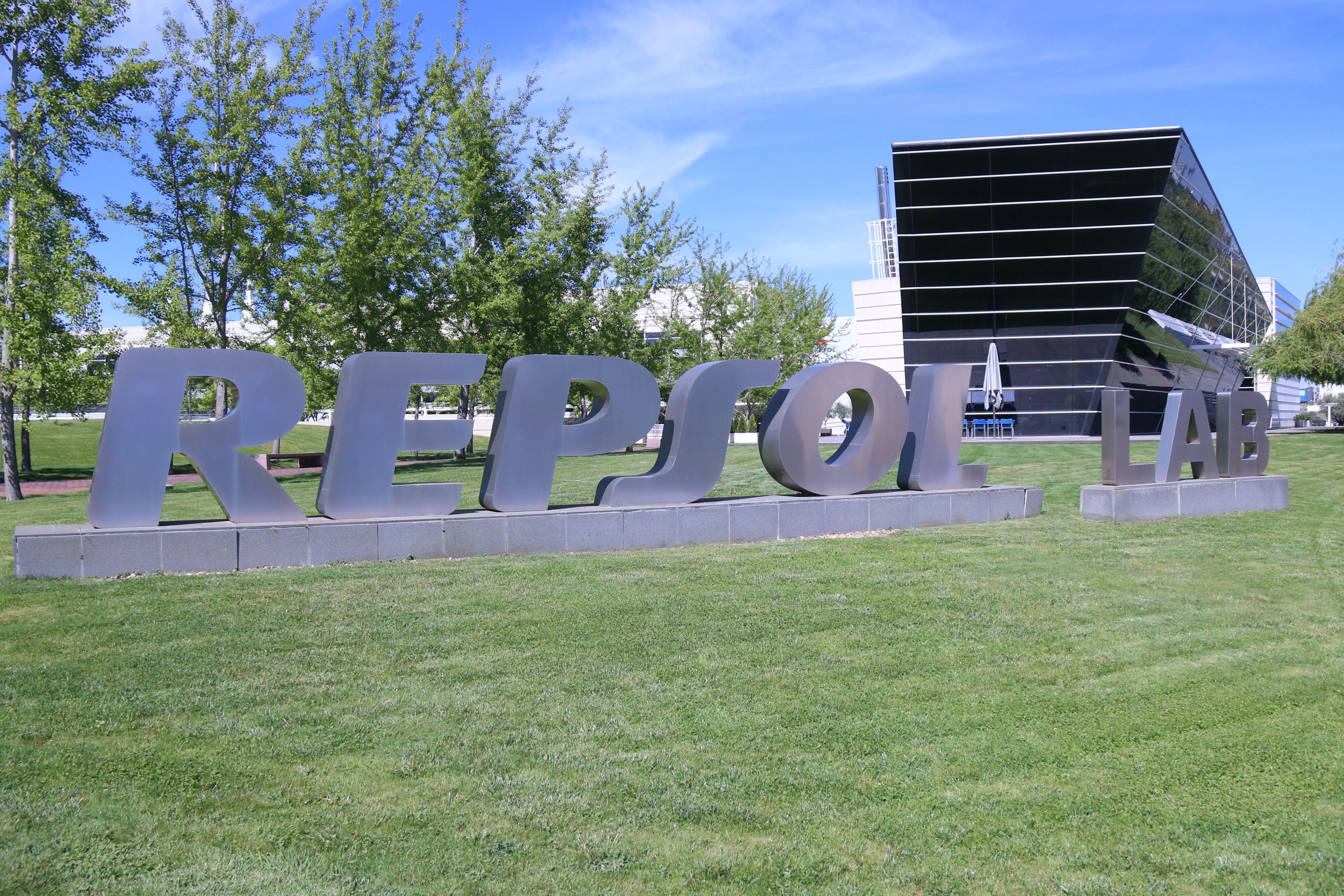 Entrada del Technology Lab de Repsol situat a Móstoles | Eloi Tost i  Jordi Marsal (ACN)