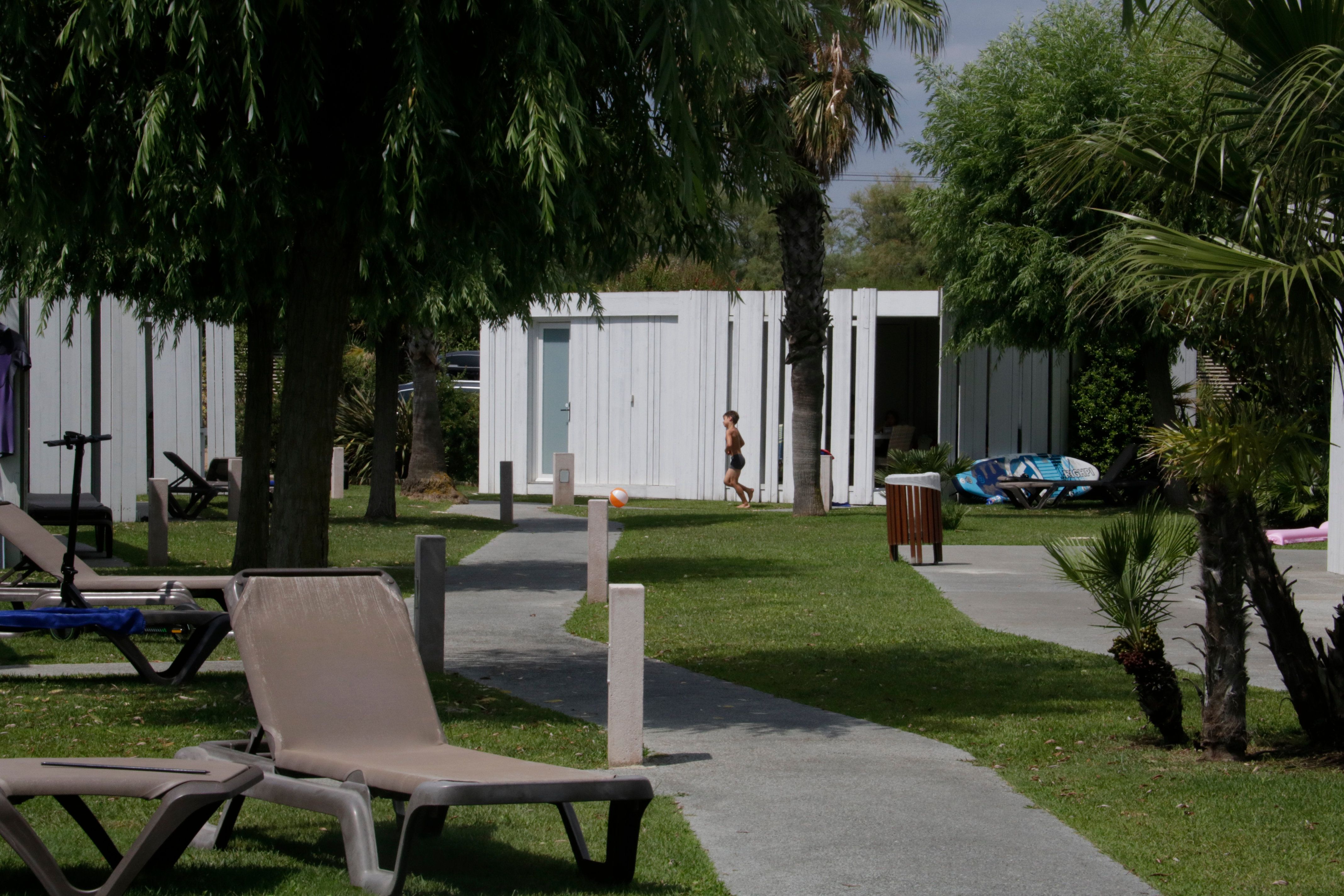 Una zona de bungalows de un camping de Sant Pere Pescador | ACN