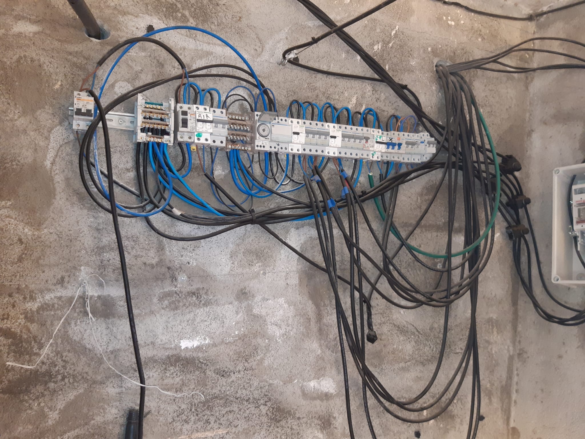 Una connexió elèctrica manipulada | ACN