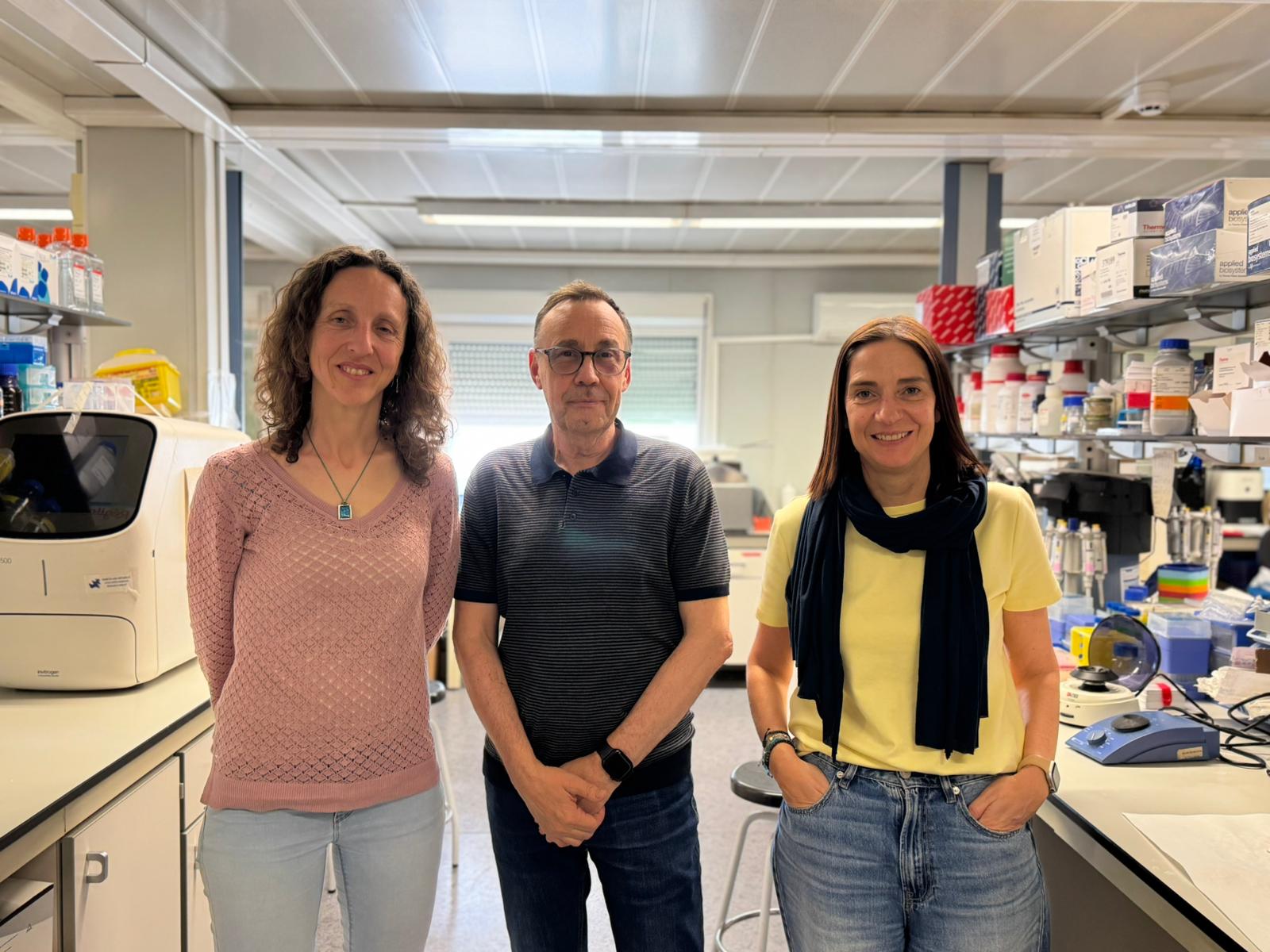 Los investigadores Isabel Huber, Joan Vendrell y Sonia Fernández Veledo | Cedida