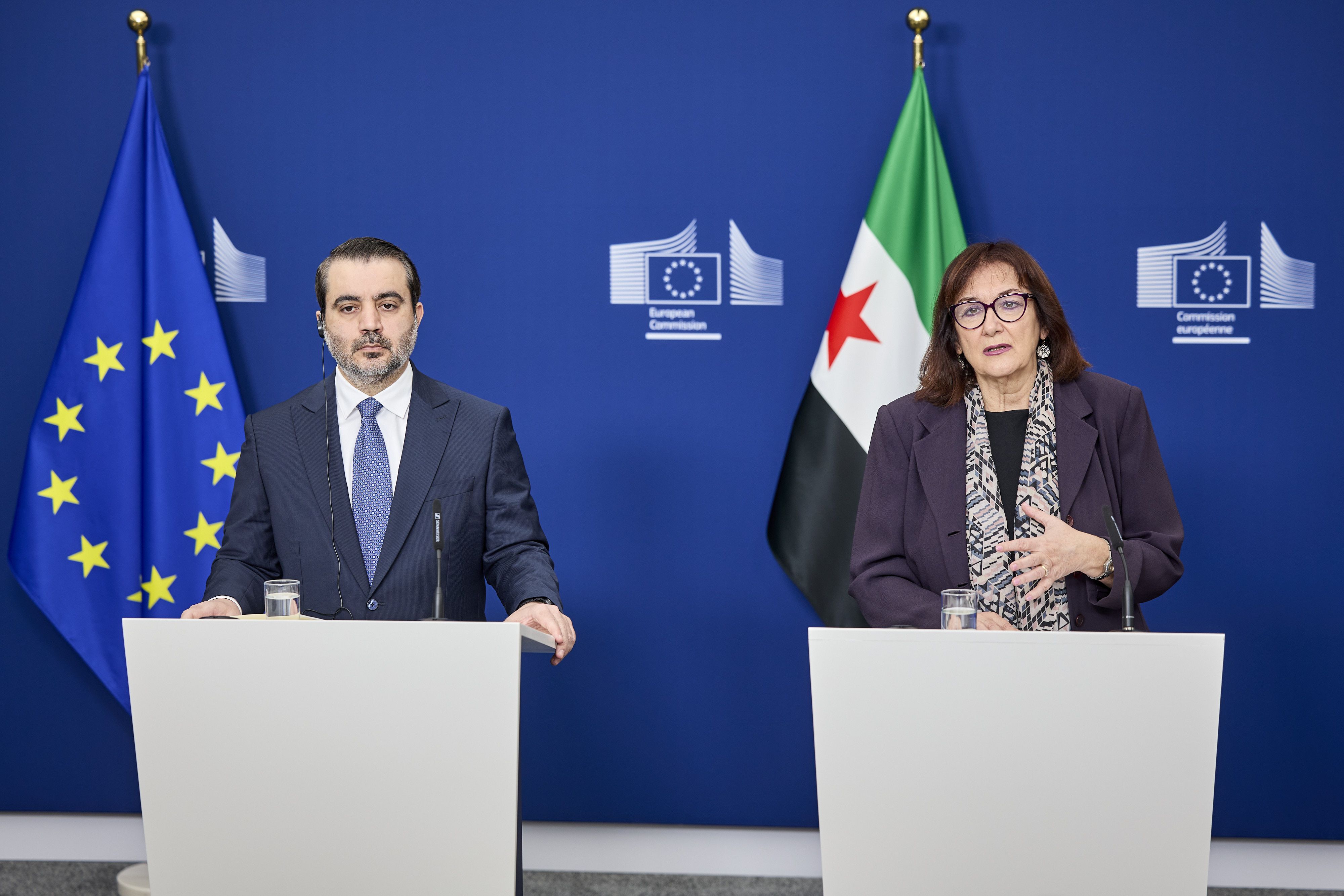 El ministrp de Exteriores de Siria, Assad al Shaibani, y la comisaria europea por el Mediterráneo, Dubravka Šuica, en una rueda de prensa en Bruselas | Comissió Europea