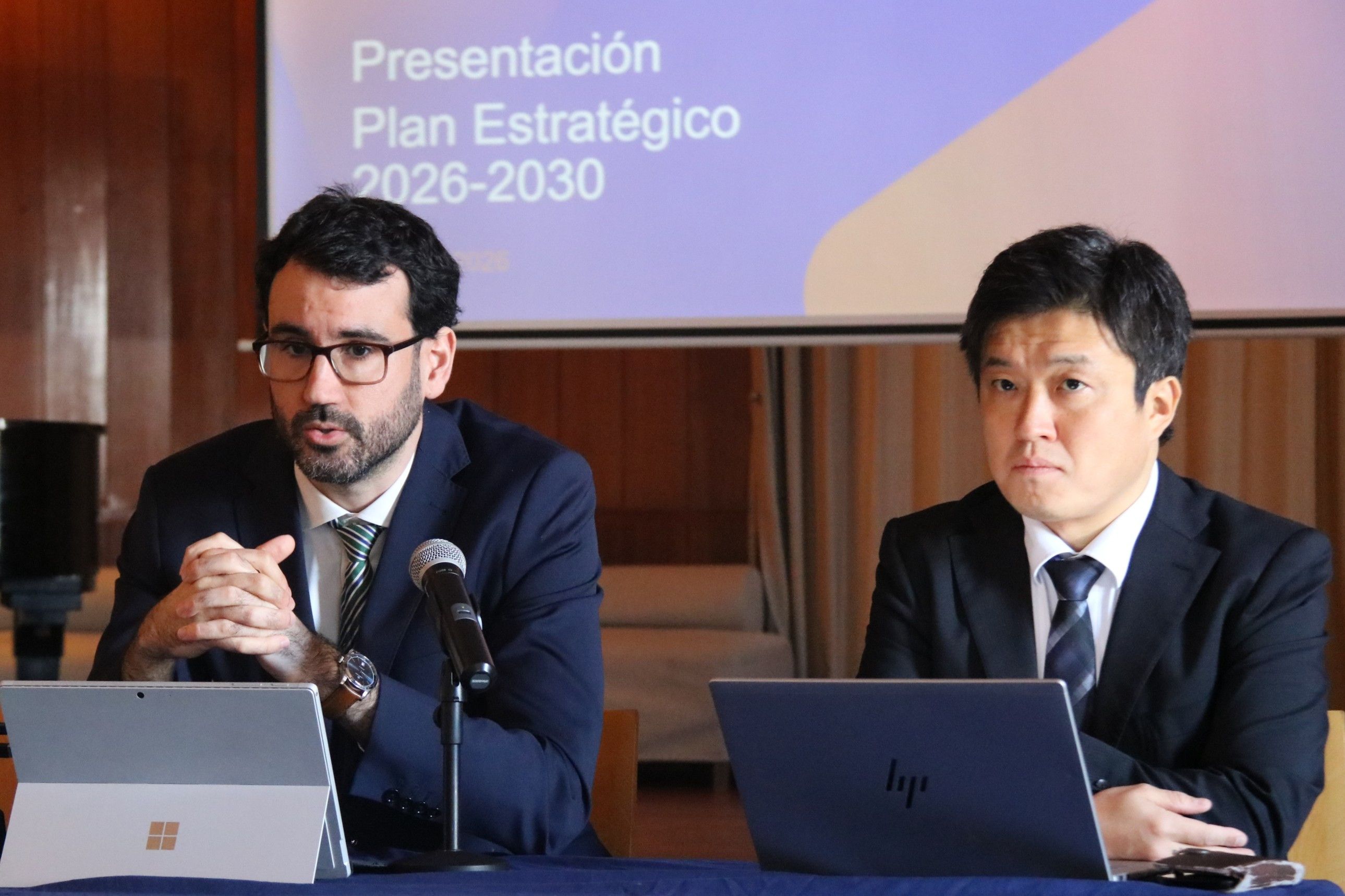 El director general de Grup Nexus Energia, Miguel Fandiño, i el conseller de Nexus des del grup Sojitz Corporation of Europe, Hideki Kuramoto | Andrea Salazar (ACN)