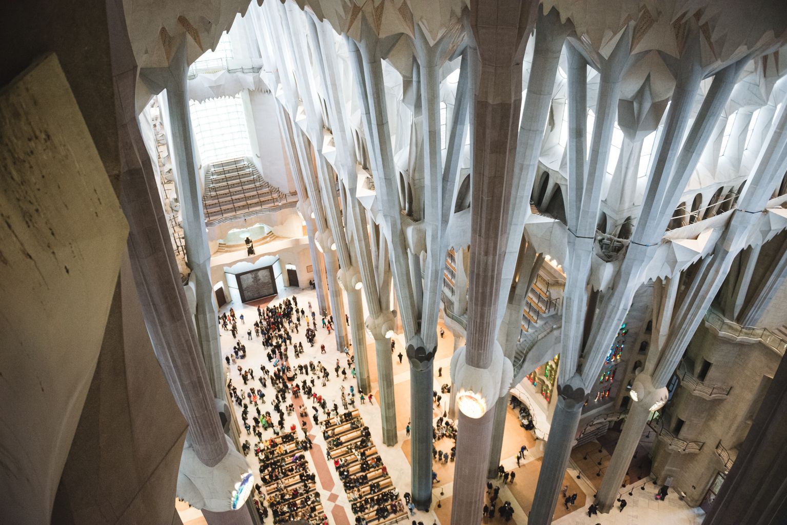 Vista en alzado de la nave central del templo de la Sagrada Familia | Imágenes Barcelona