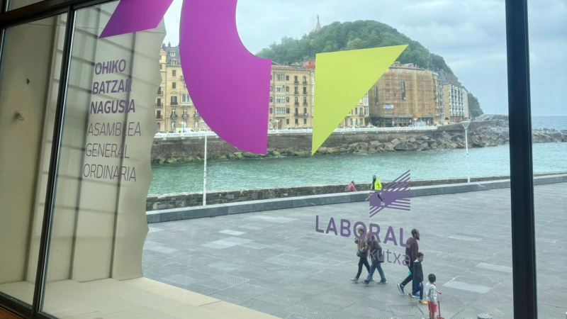 Vistes al mar des del recinte de Laboral Kutxa, a Donostia | Xavier López Vistes al mar des del recinte de Laboral Kutxa, a Donostia | Xavier López