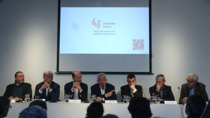 Presentació en roda de premsa de l'Informe Fènix, coordinat per Xavier Roig | Andrea Salazar (ACN) Presentació en roda de premsa de l'Informe Fènix, coordinat per Xavier Roig | Andrea Salazar (ACN)