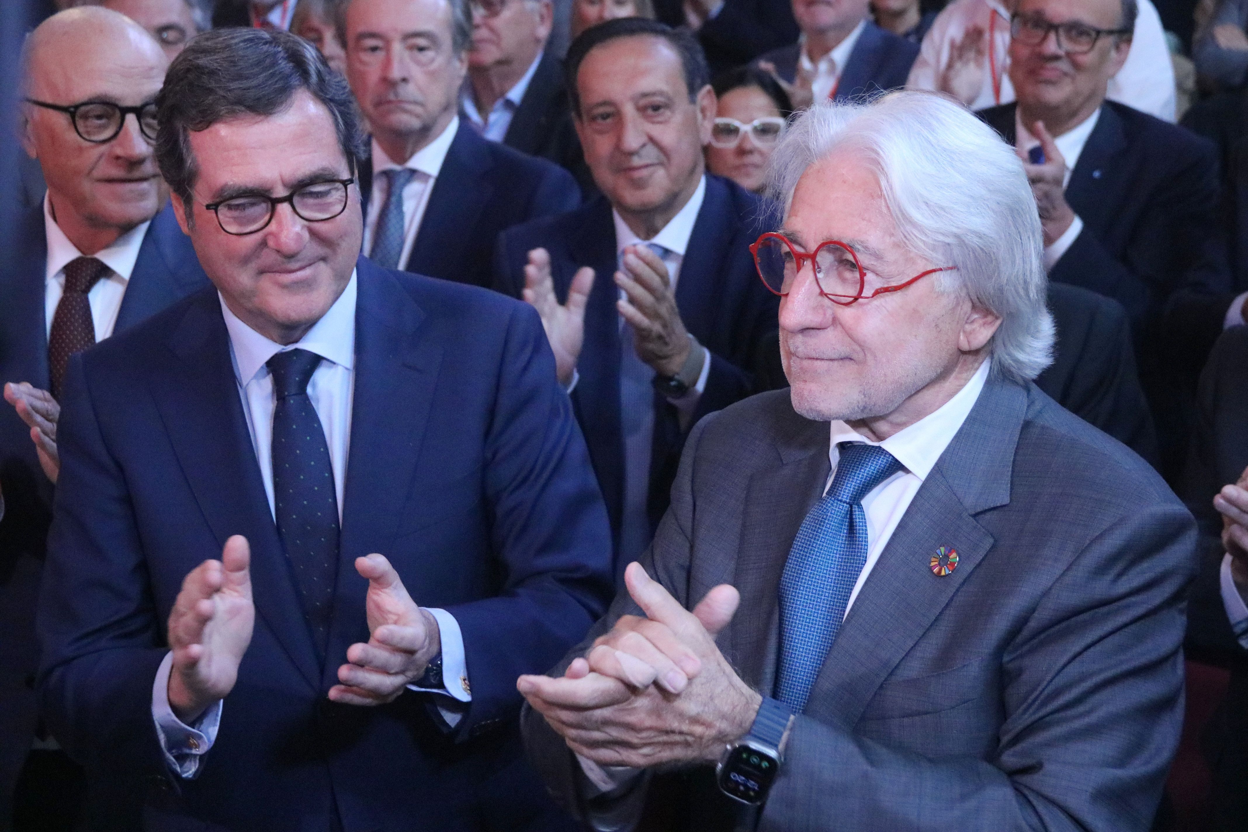 La asamblea general de Foment del Treball proclama a Josep Sánchez Llibre presidente de la patronal. Al lado, el presidente de la CEOE, Antonio Garamendi | Maria Asmarat (ACN)