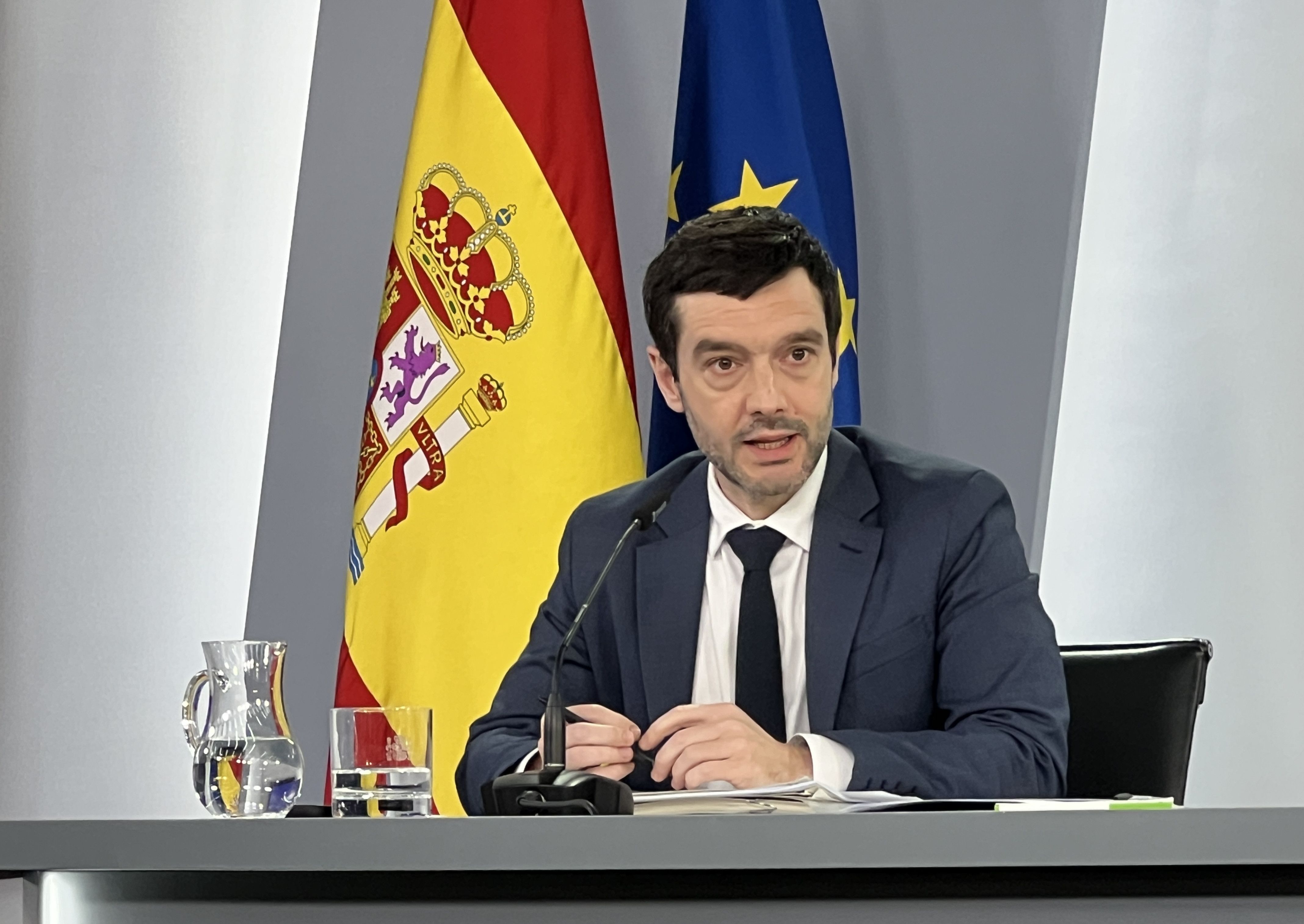 El ministre de Drets Socials, Pablo Bustinduy, en una roda de premsa posterior al Consell de Ministres | Roger Pi de Cabanyes (ACN)