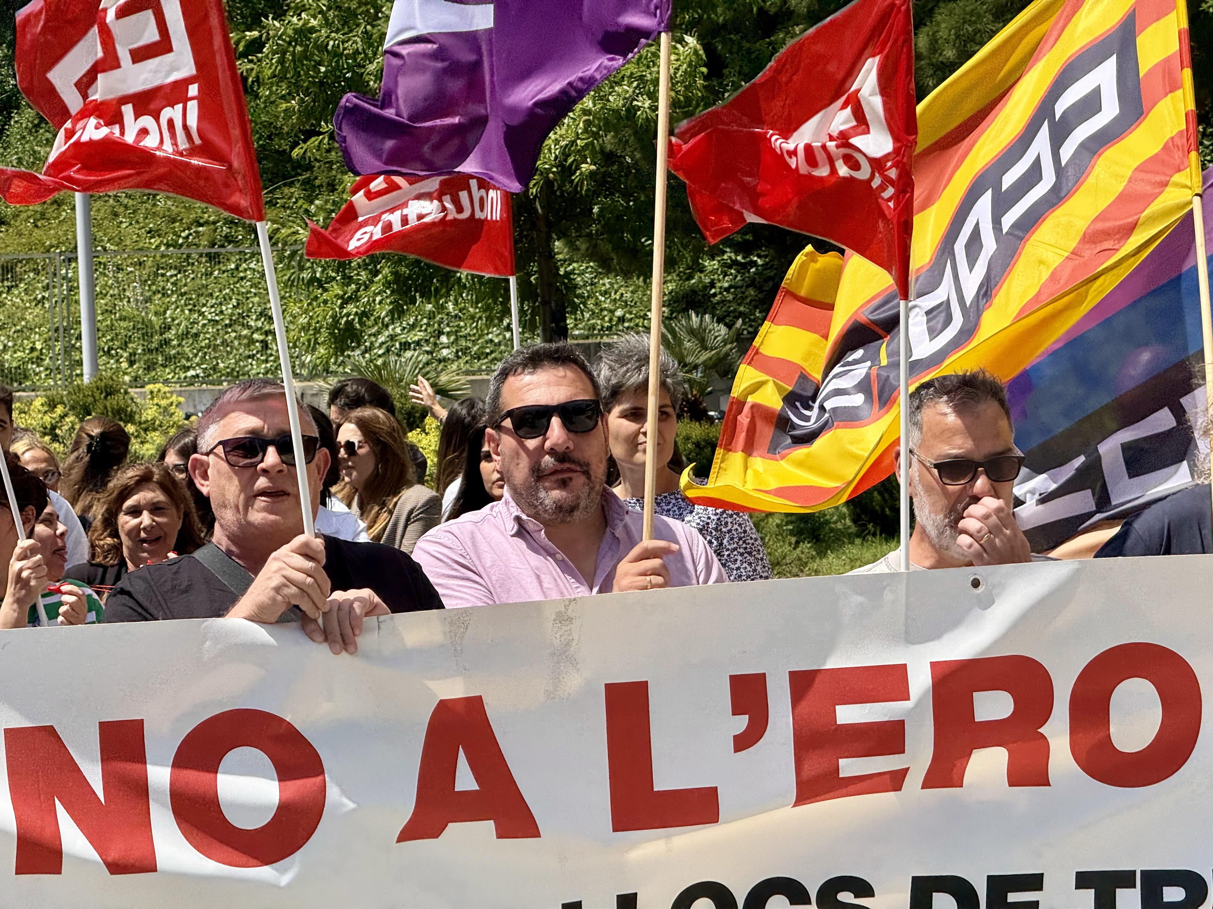 Treballadors de Nestlé amb una pancarta contra l'ERO anunciat per la companyia | Àlex Recolons (ACN)