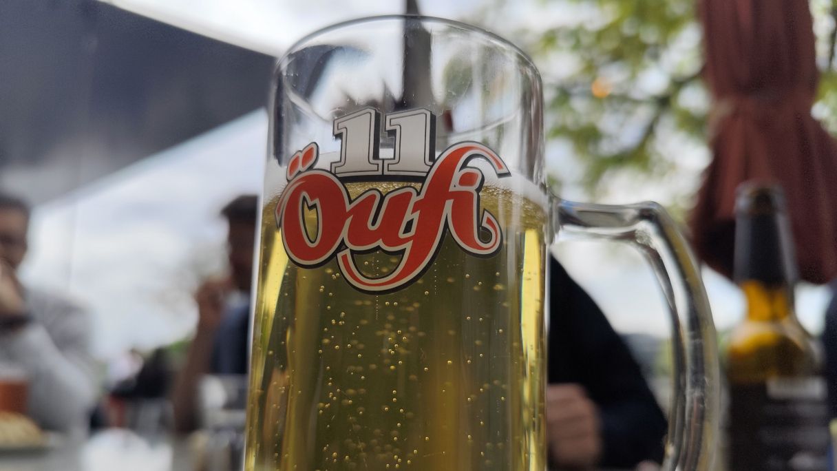 La cerveza local Öufi Beer toma el once como nombre de la marca | Marc Vilajosana La cerveza local Öufi Beer toma el once como nombre de la marca | Marc Vilajosana