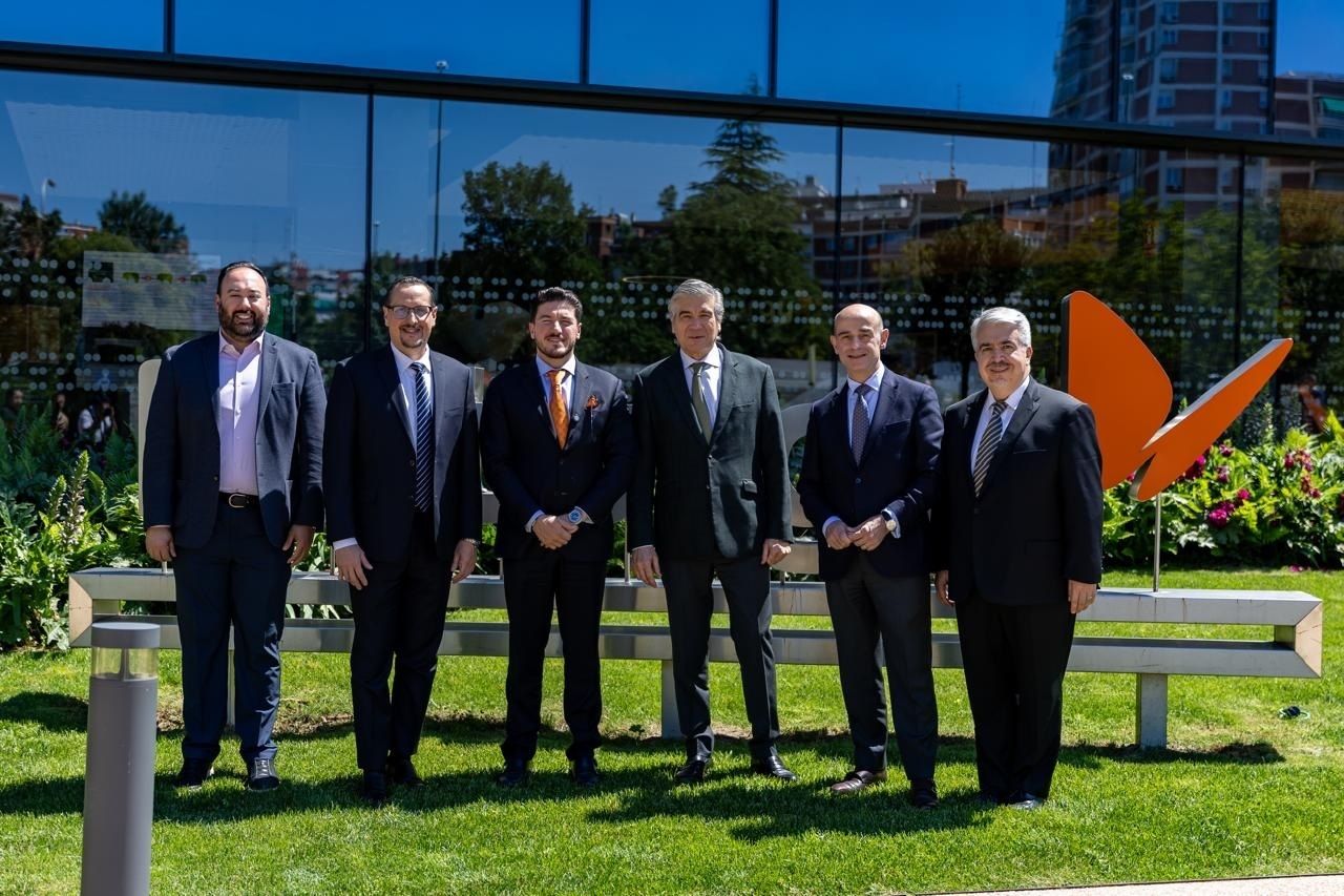 El presidente ejecutivo de Naturgy, Francisco Reynés, se ha reunido en Madrid con el gobernador de Nuevo León, Samuel García | Cedida
