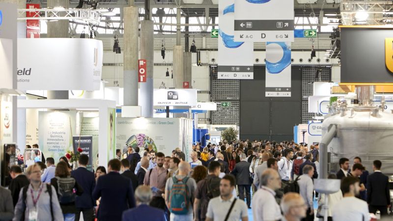 Un formiguer d'assistents visita Expoquimia en l'edició del 2023 | Cedida Un formiguer d'assistents visita Expoquimia en l'edició del 2023 | Cedida
