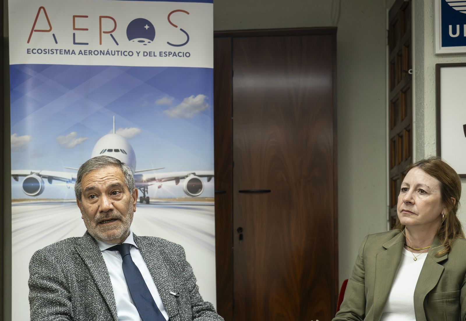 Santiago Ballesté, president d'Aeros, i Neus Olea, directora, a la seu de l'entitat a L'Hospitalet de Llobregat | Mireia Comas
