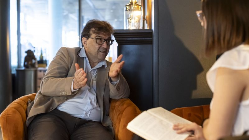Cercas: "El coneixement que no et transforma no és coneixement autèntic" | Marc Llibre Roig Cercas: "El coneixement que no et transforma no és coneixement autèntic" | Marc Llibre Roig