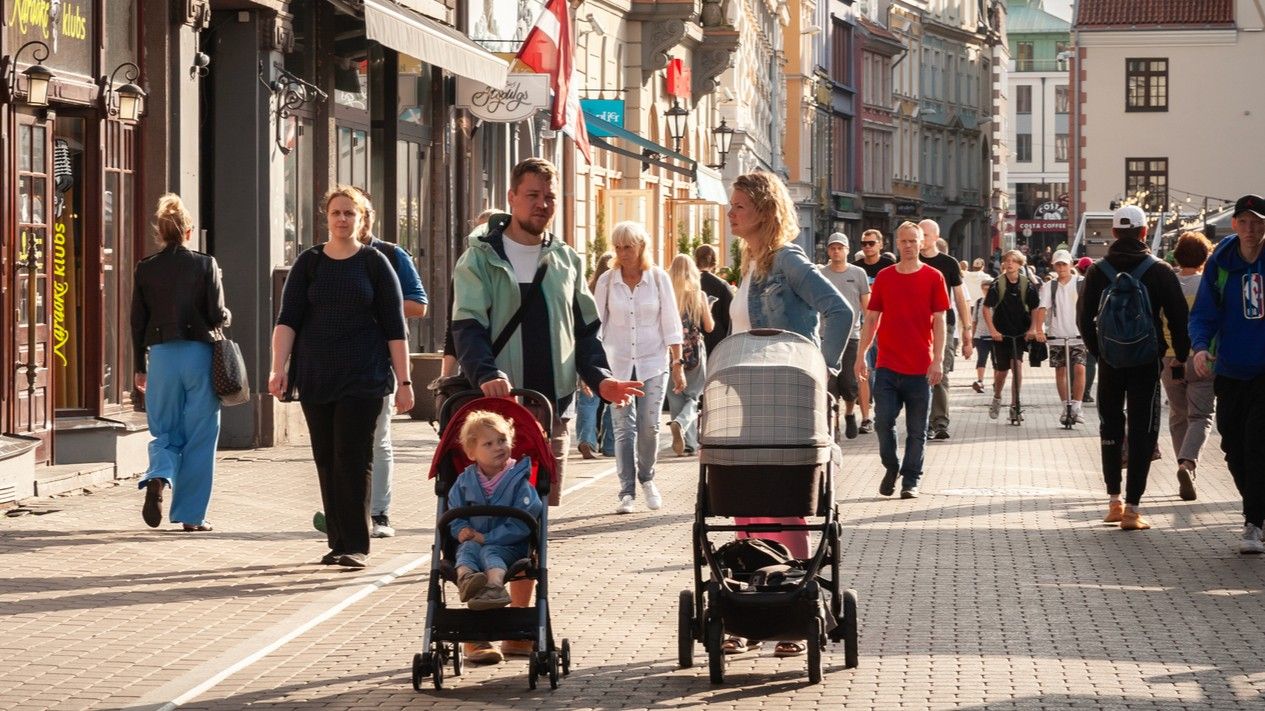 Lituania y Letonia se encuentran entre los países europeos con pérdidas de población más notorias | BalkansCat (iStock)
