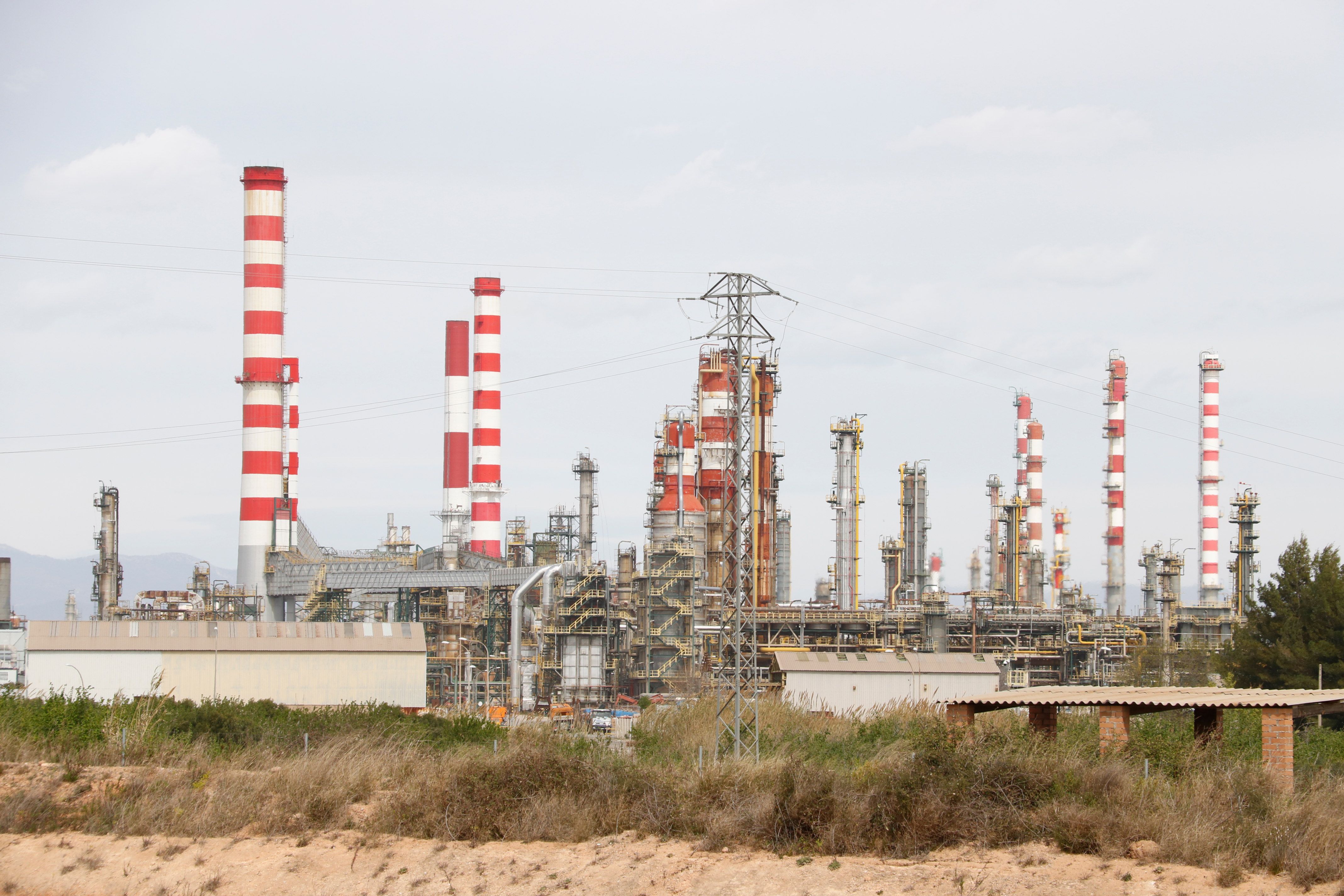 Indústria petroquímica del polígon nord des de Constantí | Arnau Martínez (ACN)