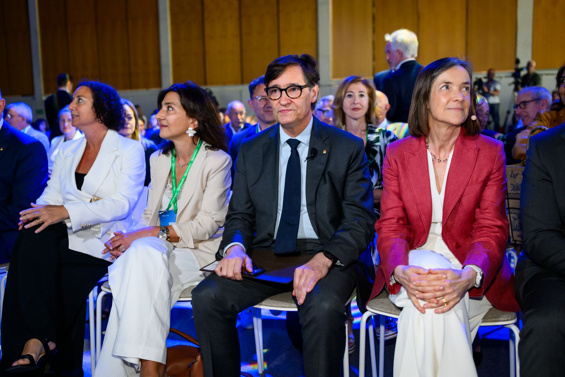 La presidenta del Cercle d'Economia, Teresa Garcia-Milà, y el presidente de la Generalitat, Salvador Illa | Cedida