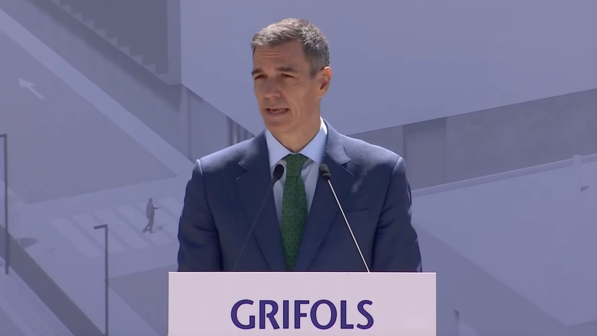 El president del govern espanyol, Pedro Sánchez, durant l'acte de col·locació de la primera pedra de la nova planta de Grifols a Lliçà de Vall | Moncloa