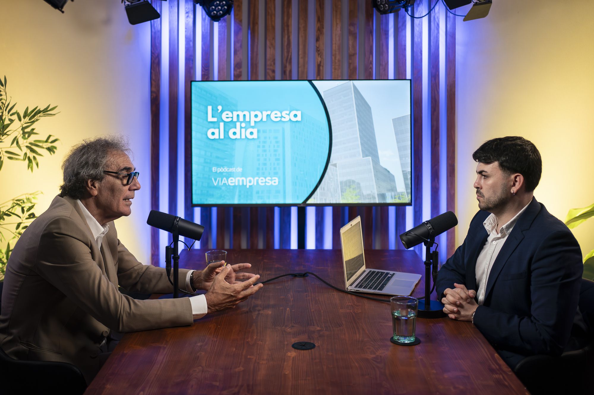El president de FemCAT, Tatxo Benet, i el director de VIA Empresa, Carlos Rojas, durant l'entrevista a 'L'empresa al dia' | Mireia Comas