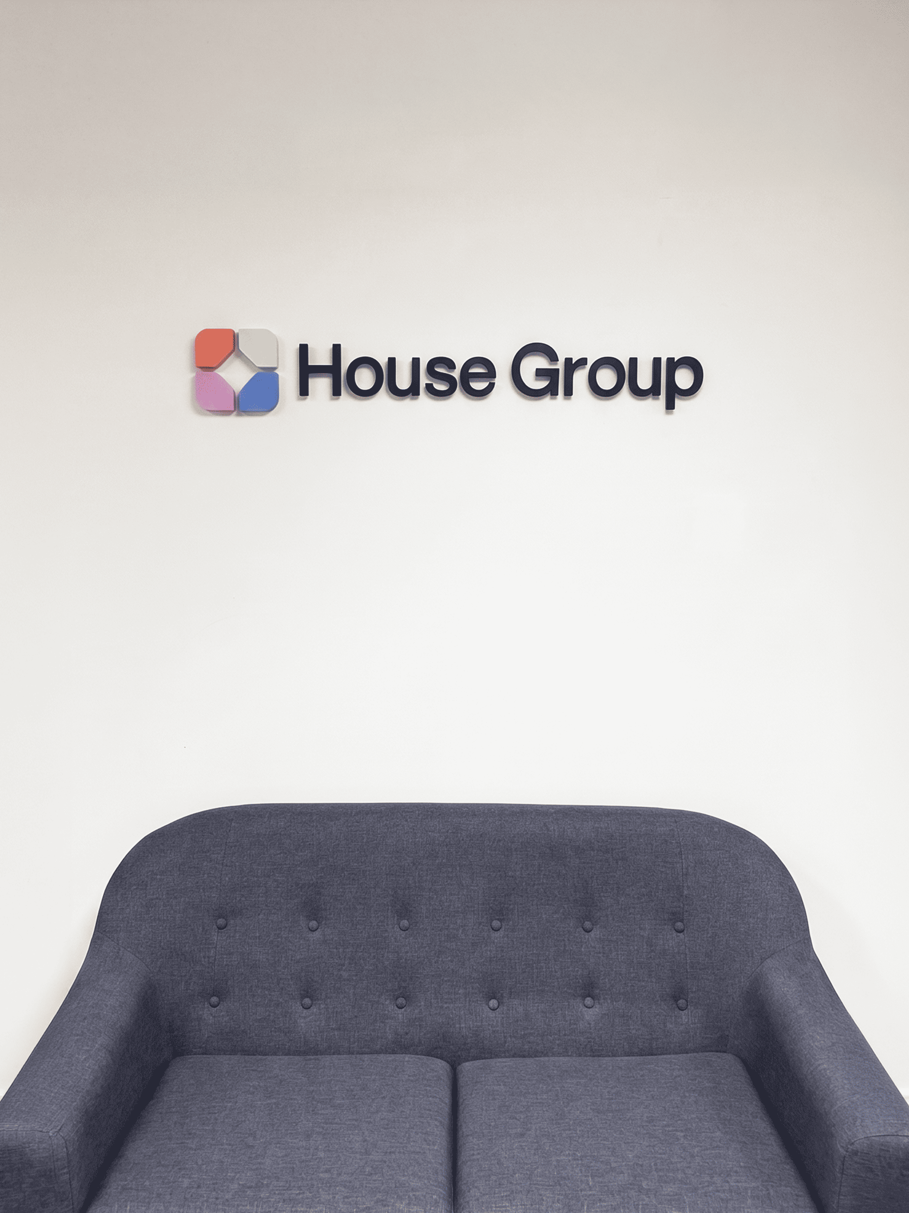 La barcelonina House Group escala d'agència a grup