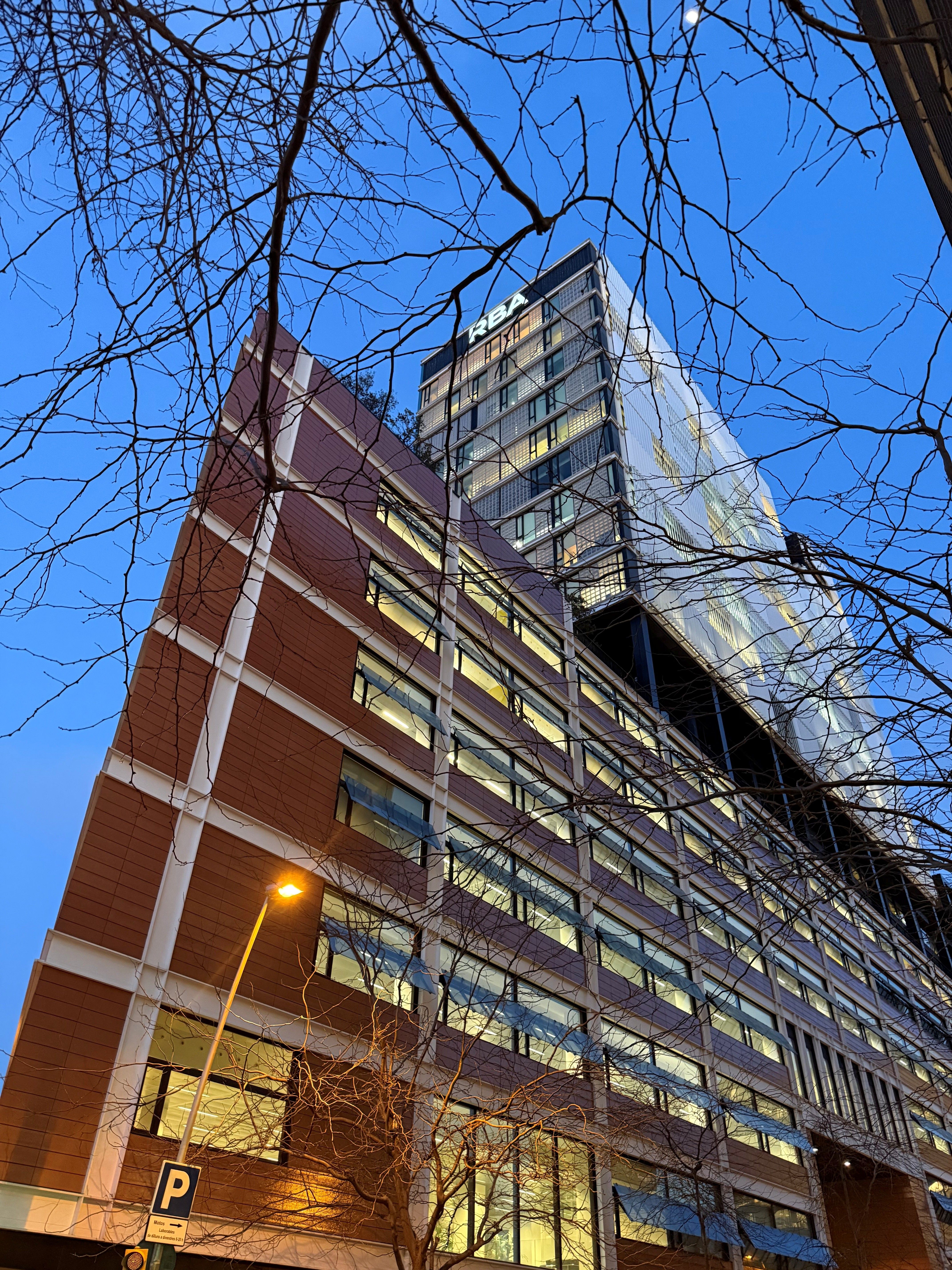 La torre d'oficines d'RBA al número 189 de l'avinguda Diagonal de Barcelona | Cedida