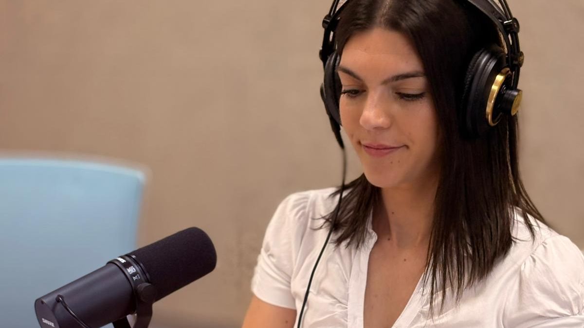 Ana M. González, periodista de VIA Empresa, durant l'enregistrament del desè episodi d'Històries d'Èxit | Txell Ferré Ana M. González, periodista de VIA Empresa, durant l'enregistrament del desè episodi d'Històries d'Èxit | Txell Ferré