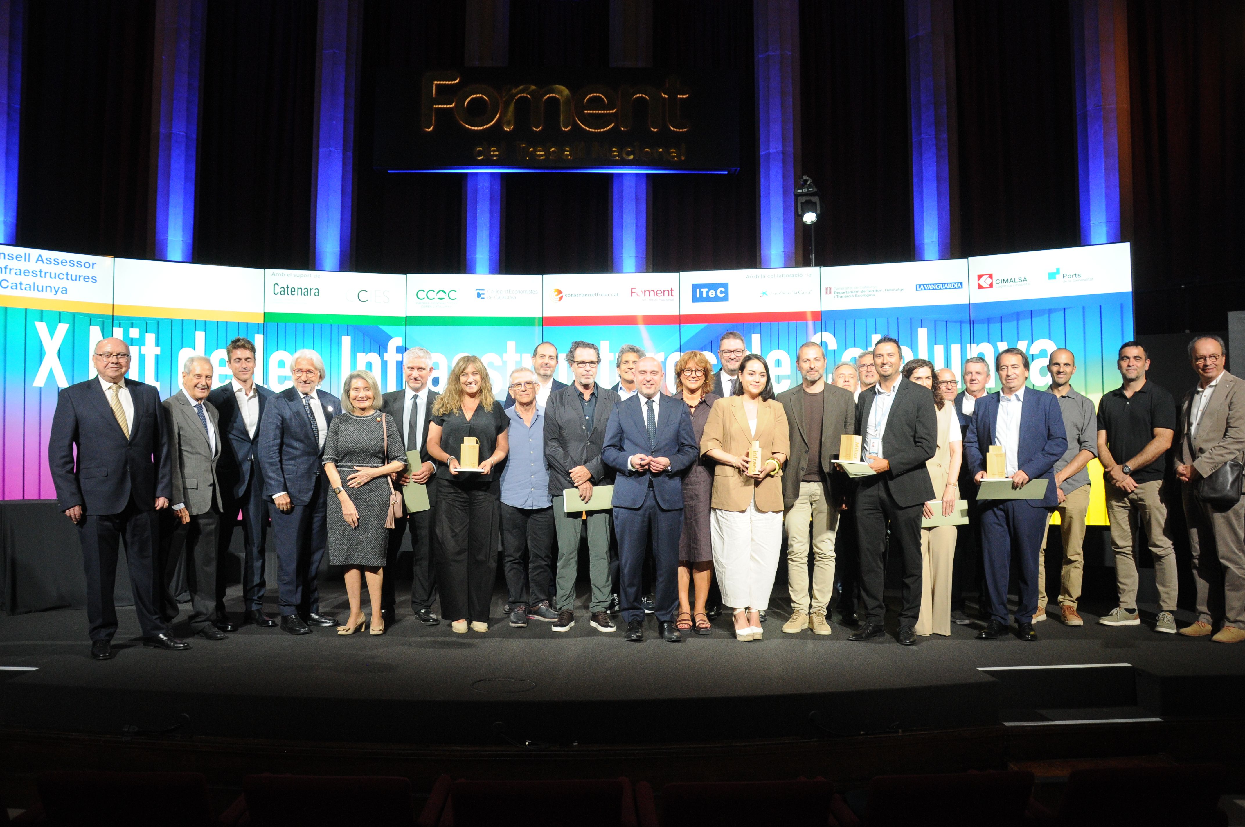 Foto de família amb els guardonats de la X Nit de les Infraestructures | Francesc Domènech Foto de família amb els guardonats de la X Nit de les Infraestructures | Francesc Domènech