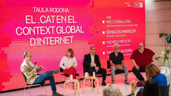 Neylon: “És senyal d’èxit anar pels carrers de Barcelona i veure que els webs són .cat” | Cedida Neylon: “És senyal d’èxit anar pels carrers de Barcelona i veure que els webs són .cat” | Cedida