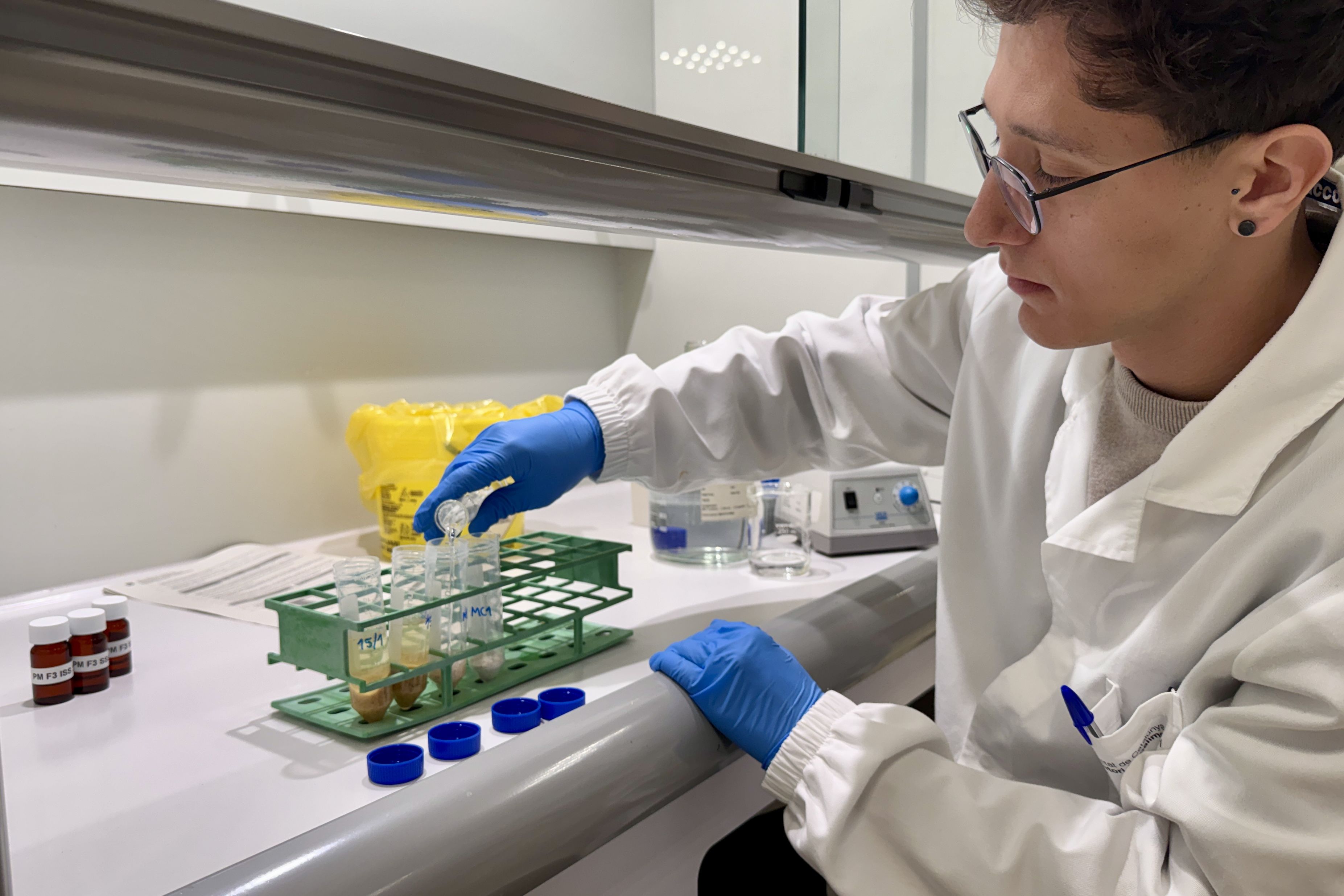 Pruebas analíticas en el Laboratori Agroalimentari de Catalunya | Jordi Pujolar (ACN)