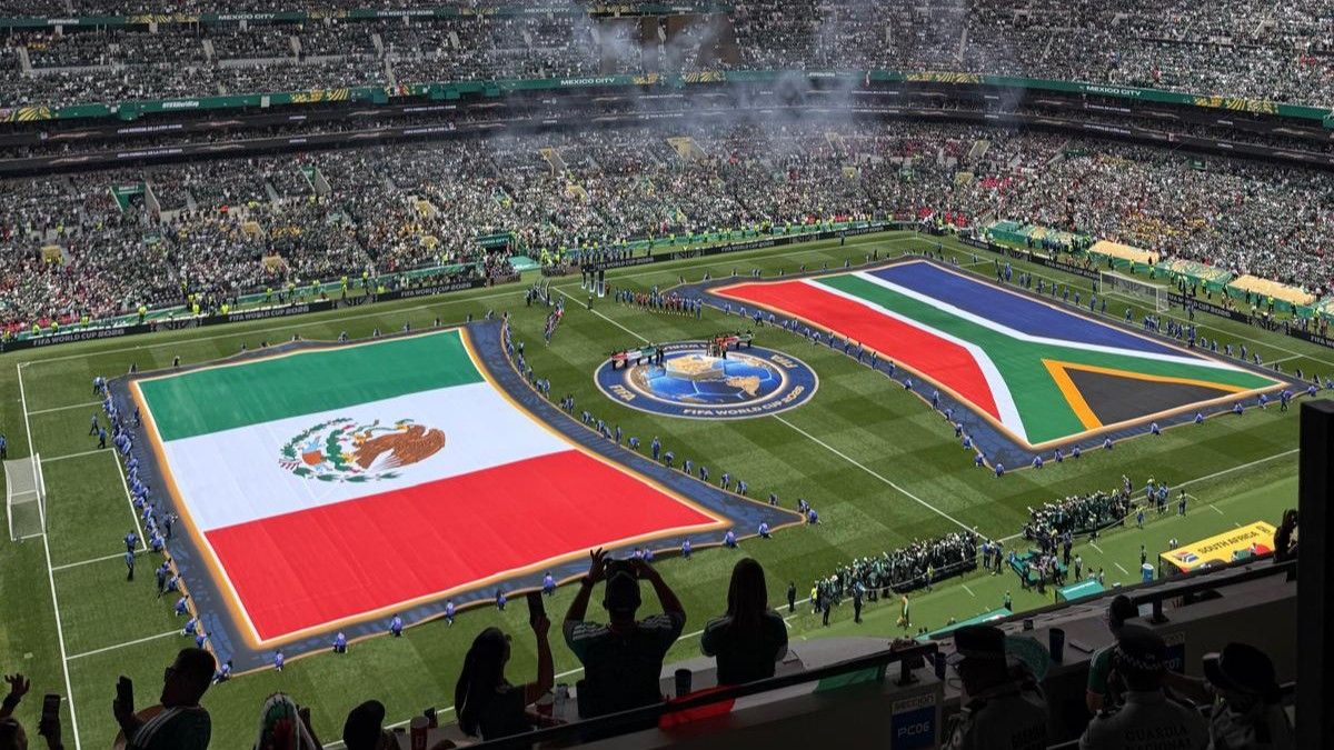 L'Estadi Azteca de Ciutat de Mèxic, remodelat el 2025 amb la gespa de Royalverd, durant la inauguració del Mundial | Cedida