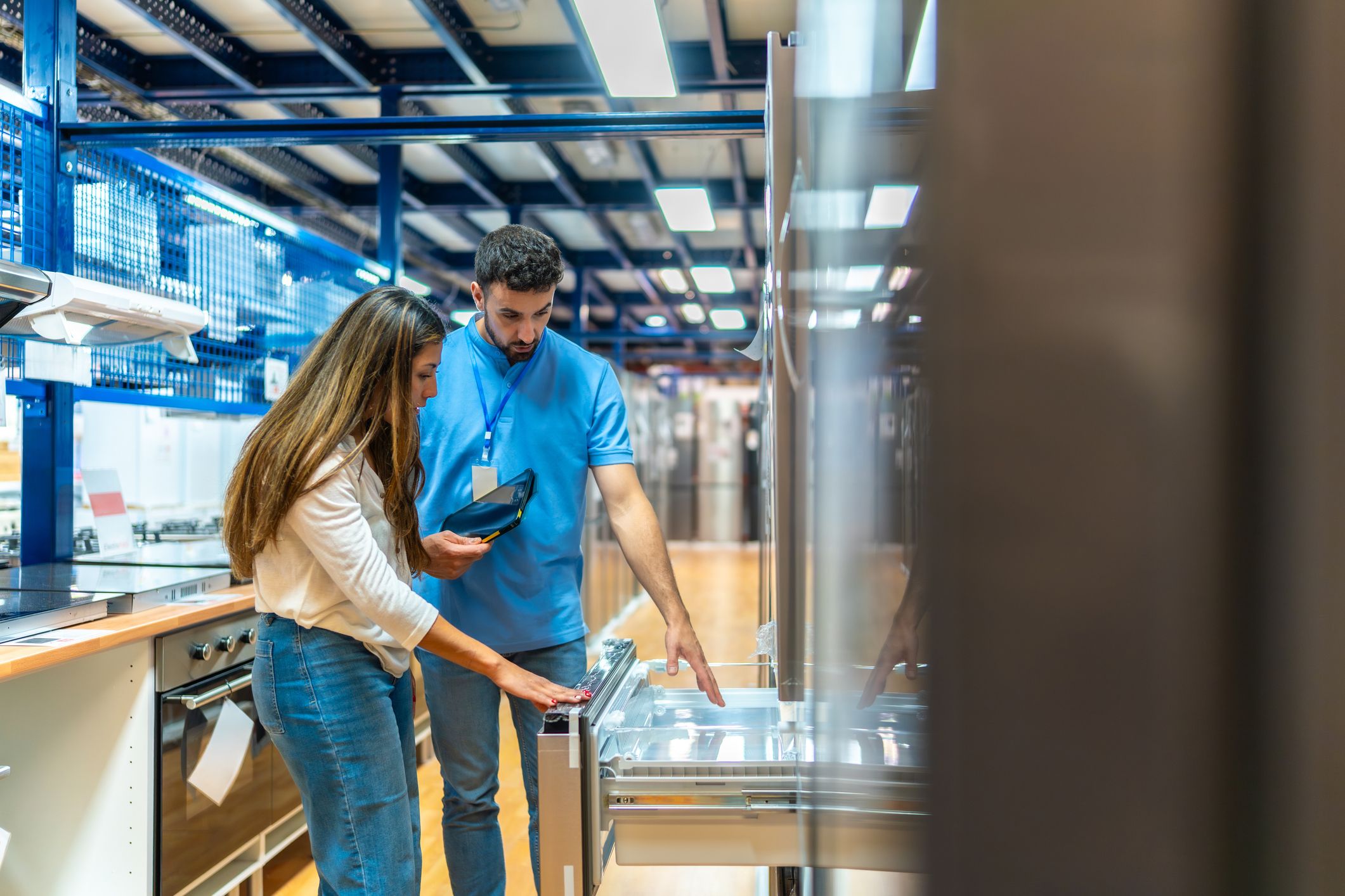 El comprador no decideix sol, decideix acompanyat | iStock El comprador no decideix sol, decideix acompanyat | iStock