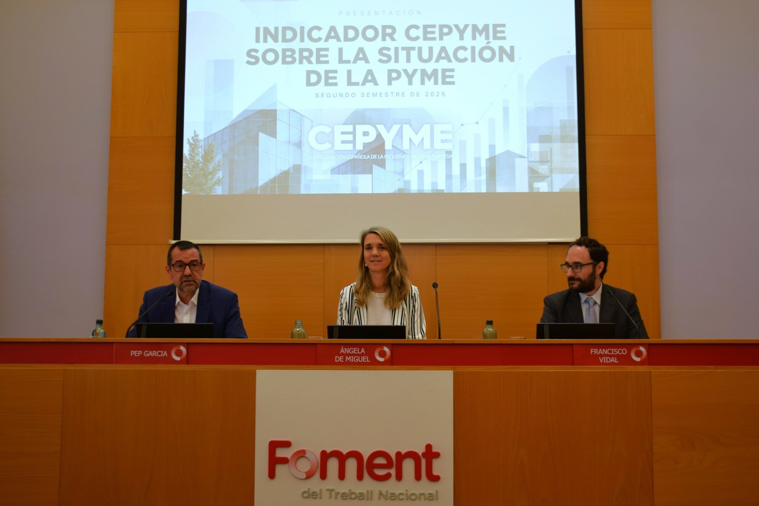 La presidenta de Cepyme, Ángela de Miguel, el president del Consell Territorial de la Pime de Foment del Treball, Pep Garcia, i el director d'Economia i Polítiques Sectorials de Cepyme, Francisco Vidal | Cedida La presidenta de Cepyme, Ángela de Miguel, el president del Consell Territorial de la Pime de Foment del Treball, Pep Garcia, i el director d'Economia i Polítiques Sectorials de Cepyme, Francisco Vidal | Cedida