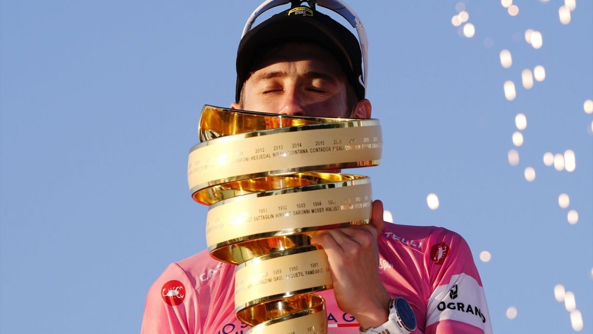 Jonas Vingegaard celebra el seu triomf al Giro d'Itàlia 2026 | Fabio Ferrari / LaPresse (Europa Press)