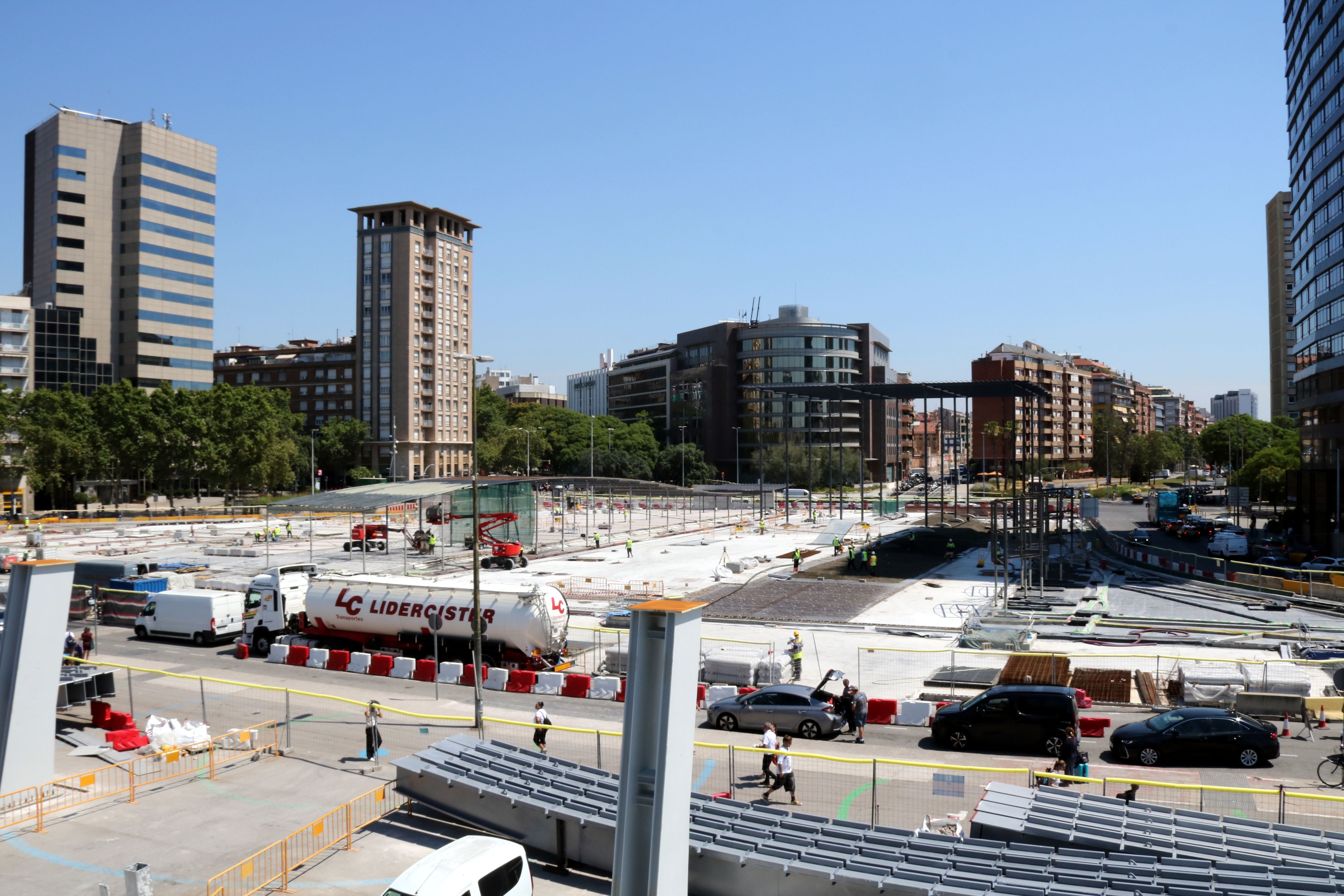 Las obras de la plaza de los Països Catalans, frente a la estación de Sants de Barcelona | Andrea Salazar (ACN)