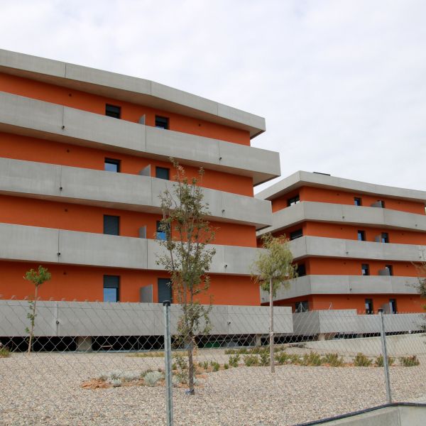 La nova promoció d'habitatges de lloguer assequible de Calafell entregarà les claus de 110 pisos abans d'aquest estiu | Mar Rovira i Ariadna Escoda (ACN) La nova promoció d'habitatges de lloguer assequible de Calafell entregarà les claus de 110 pisos abans d'aquest estiu | Mar Rovira i Ariadna Escoda (ACN)
