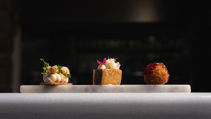 Los 'snacks' apuntan a una cocina muy pensada, detrás de la que hay mucho trabajo | Alex Froloff Los 'snacks' apuntan a una cocina muy pensada, detrás de la que hay mucho trabajo | Alex Froloff