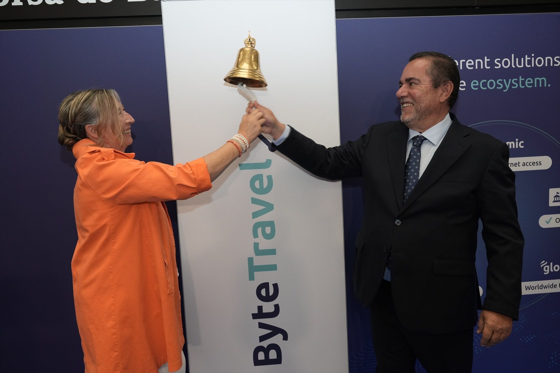 Moment del toc de campana de ByteTravel aquest divendres abans d'ingressar al BME Growth | Cedida