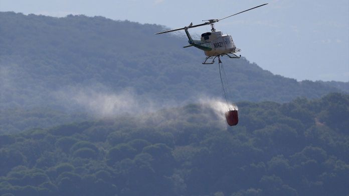 EuropaPress 7650864 medios aereos trabajan labores extincion incendio forestal localidad EuropaPress 7650864 medios aereos trabajan labores extincion incendio forestal localidad