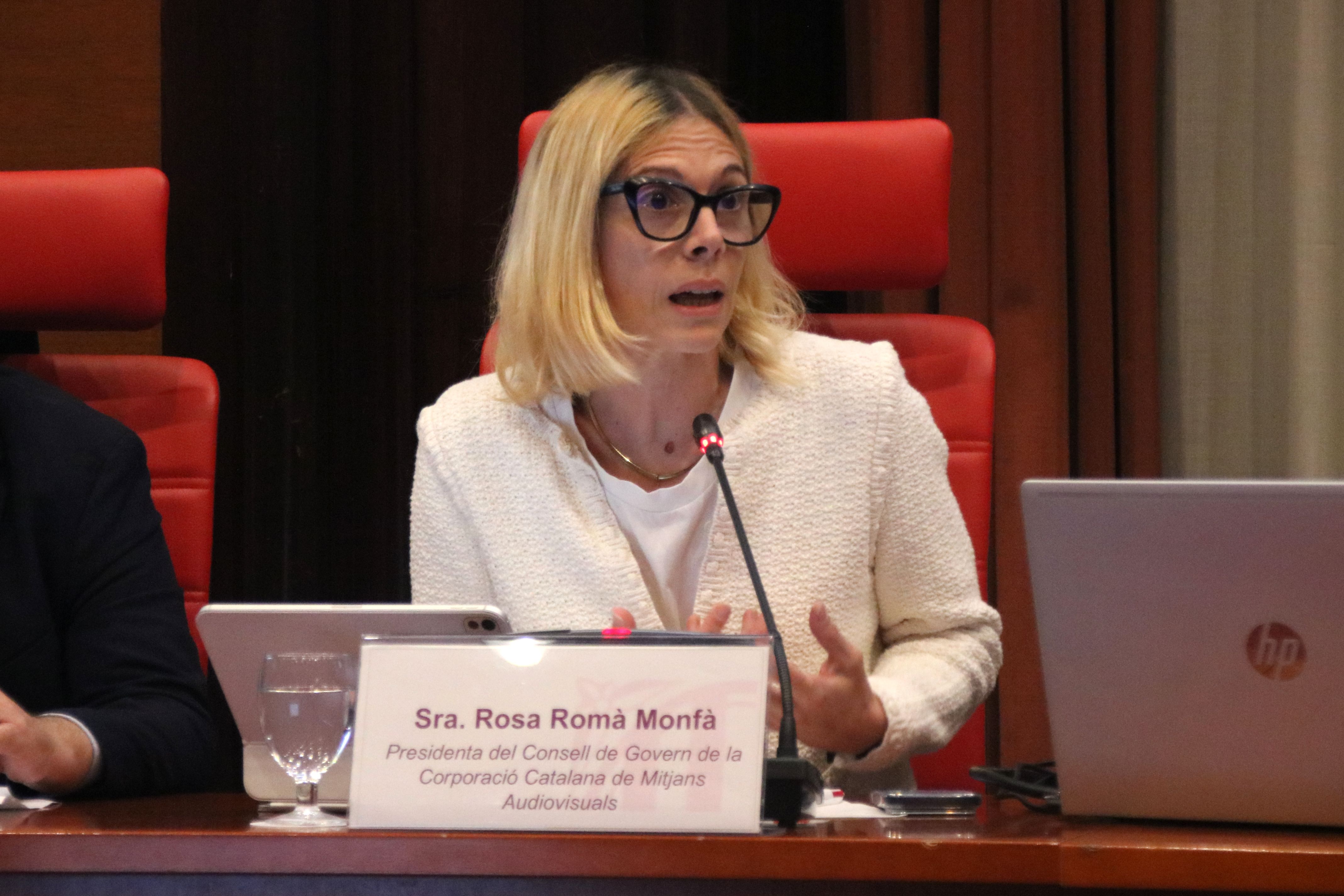 La presidenta del Consell de Govern de la Corporació Catalana de Mitjans Audiovisuals, Rosa Romà, durant una comissió de control | Albert Hernàndez Ventós (ACN) La presidenta del Consell de Govern de la Corporació Catalana de Mitjans Audiovisuals, Rosa Romà, durant una comissió de control | Albert Hernàndez Ventós (ACN)