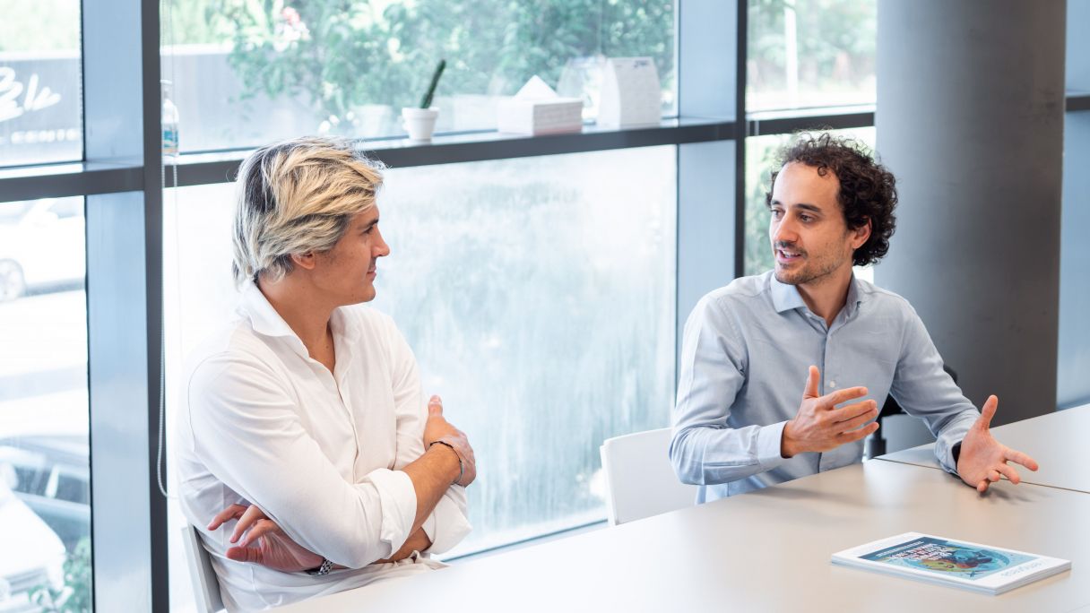 Adrià Argemí i Lluís Bellafont durant la conversa amb 'VIA Empresa' | Carolina Santos Adrià Argemí i Lluís Bellafont durant la conversa amb 'VIA Empresa' | Carolina Santos
