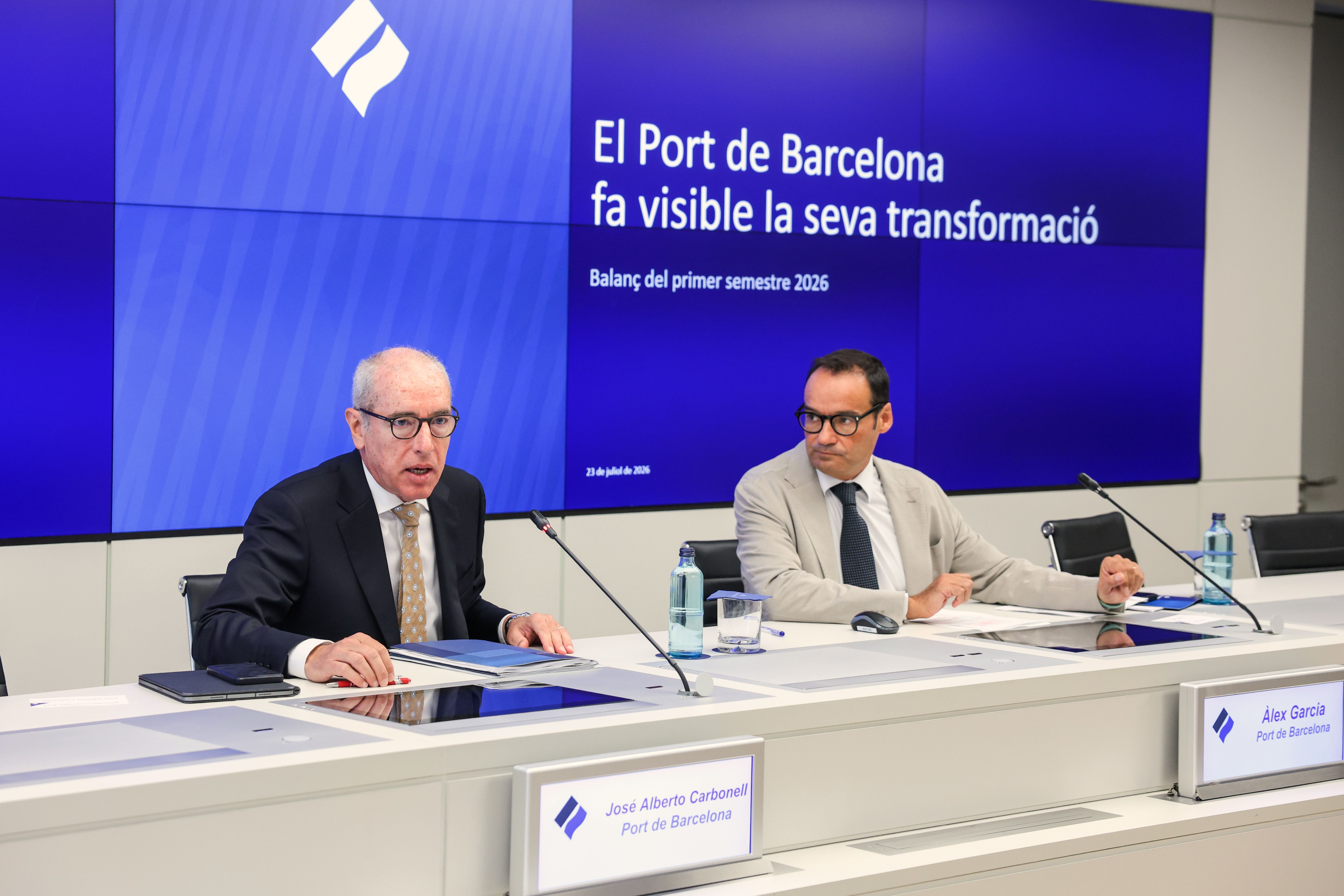 El president del Port de Barcelona, José Alberto Carbonell, acompanyat del director general, Àlex Garcia